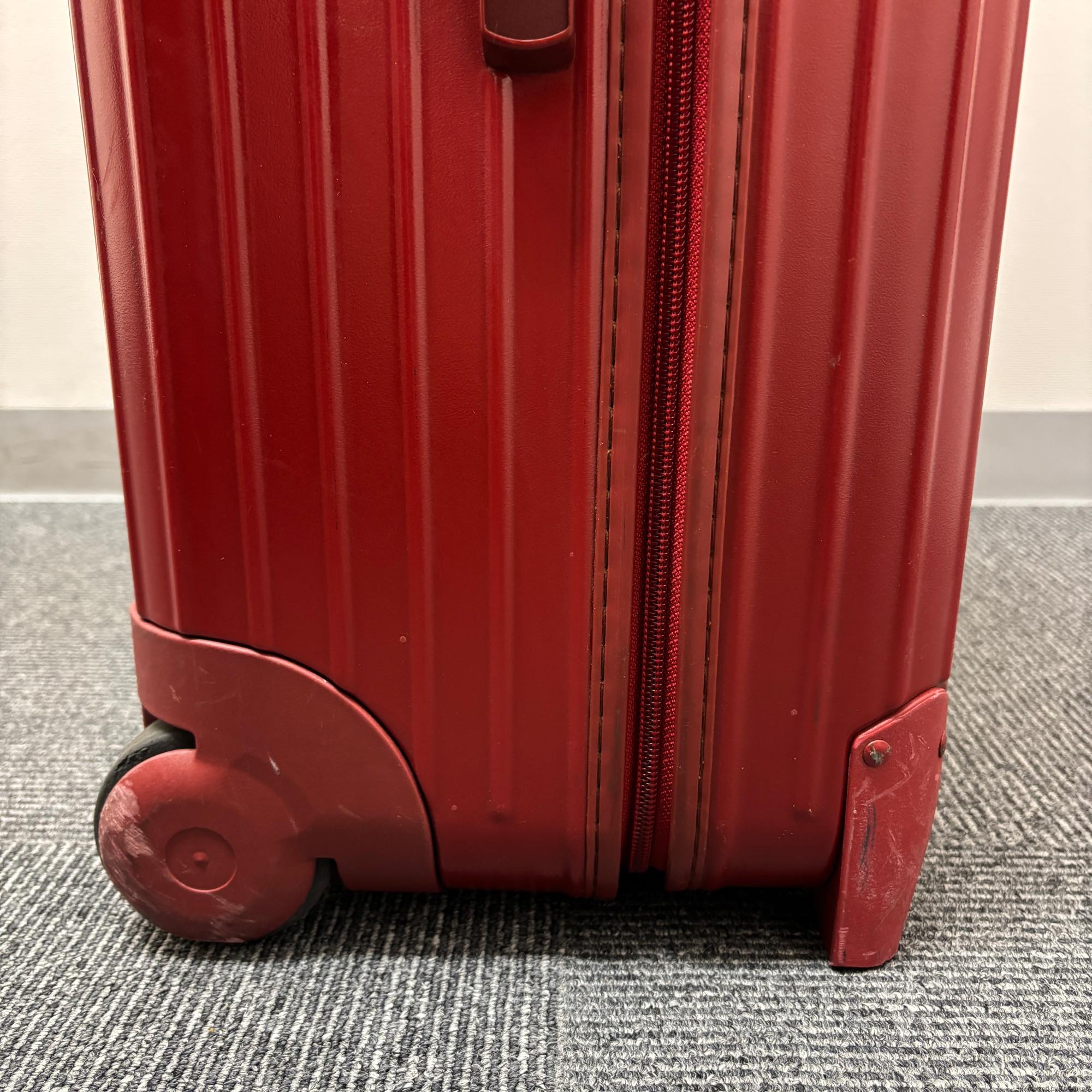 リモワ エッセンシャル(サルサ) U855.70-4 中古商品 82リットル 2輪