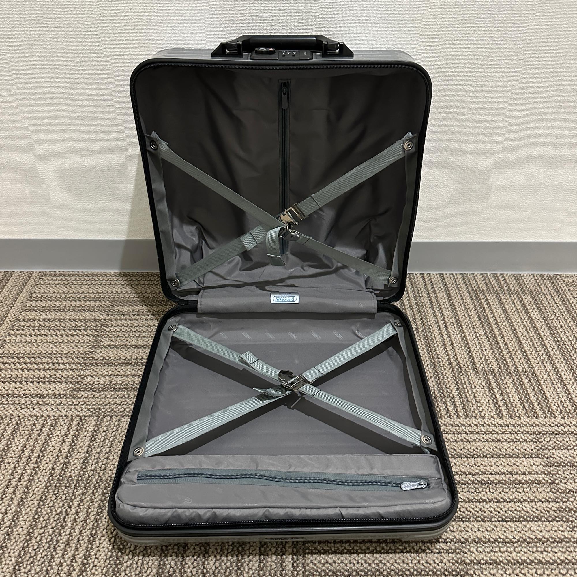 リモワ サルサ 856.40-4 中古美品 25リットル 2輪