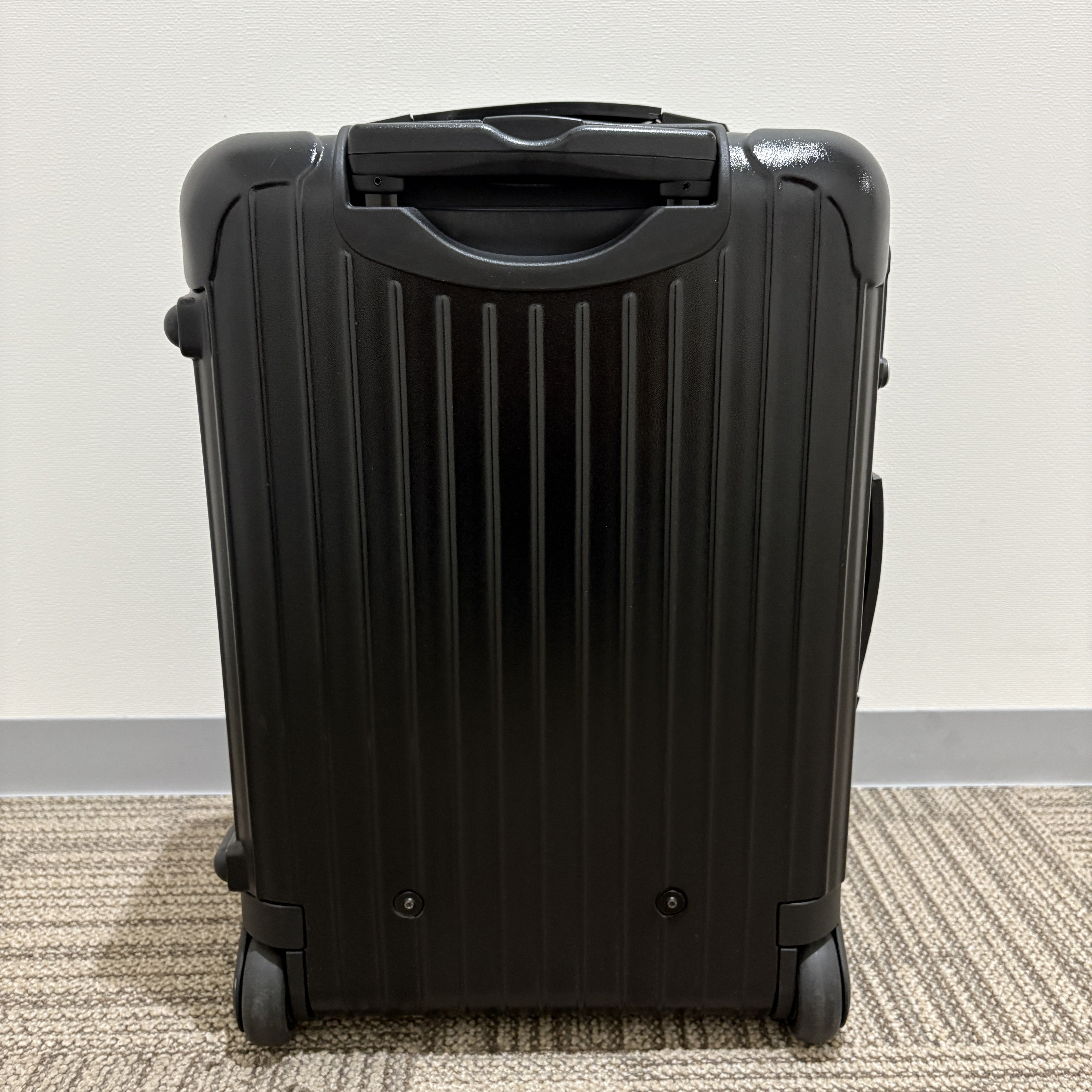 リモワ ボレロ(エッセンシャルスリーブ) 中古美品 861.52-4 37リットル 2輪