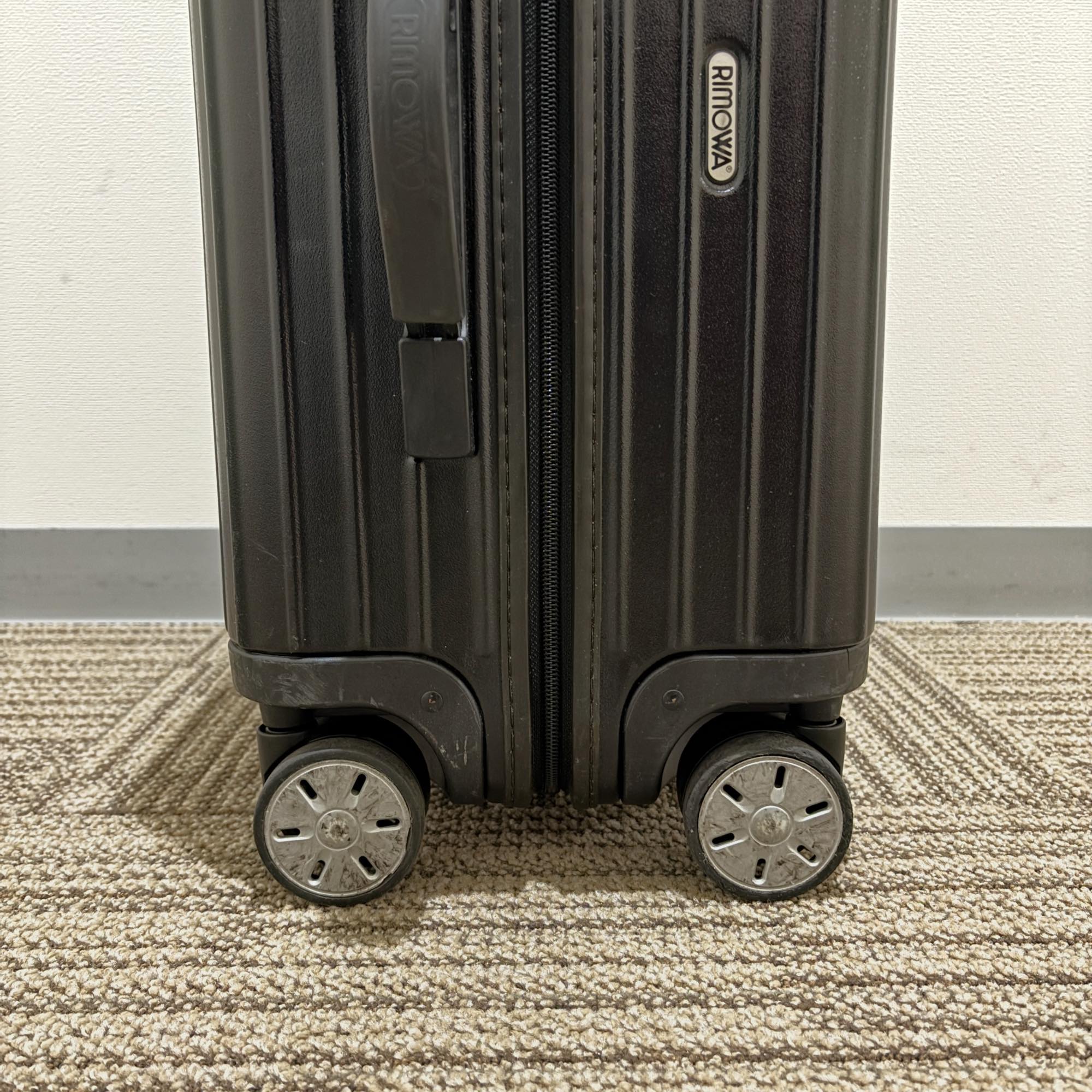 リモワ エッセンシャル (サルサ) U871.56-4 48リットル 中古商品 4輪