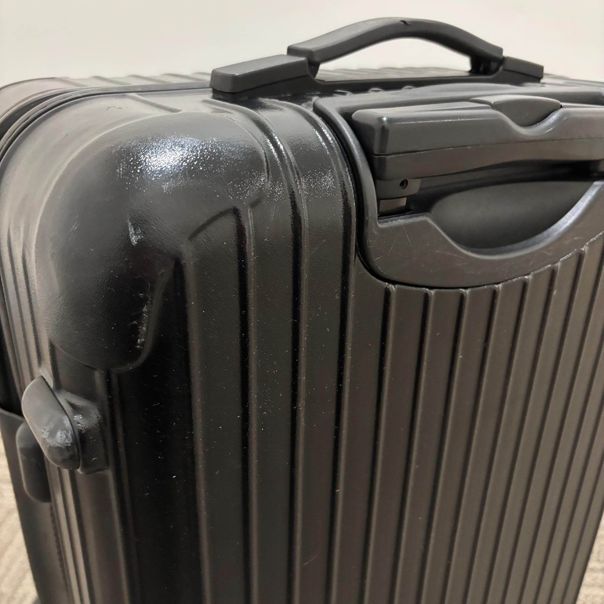 リモワ エッセンシャル (サルサ) U871.56-4 48リットル 中古商品 4輪