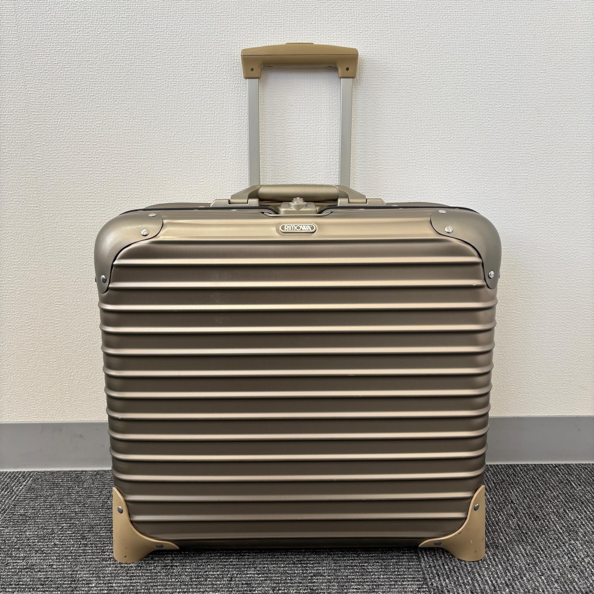 リモワ トパーズ チタニウム(オリジナル) 920.40.03.2-4 中古美品 28リットル 2輪