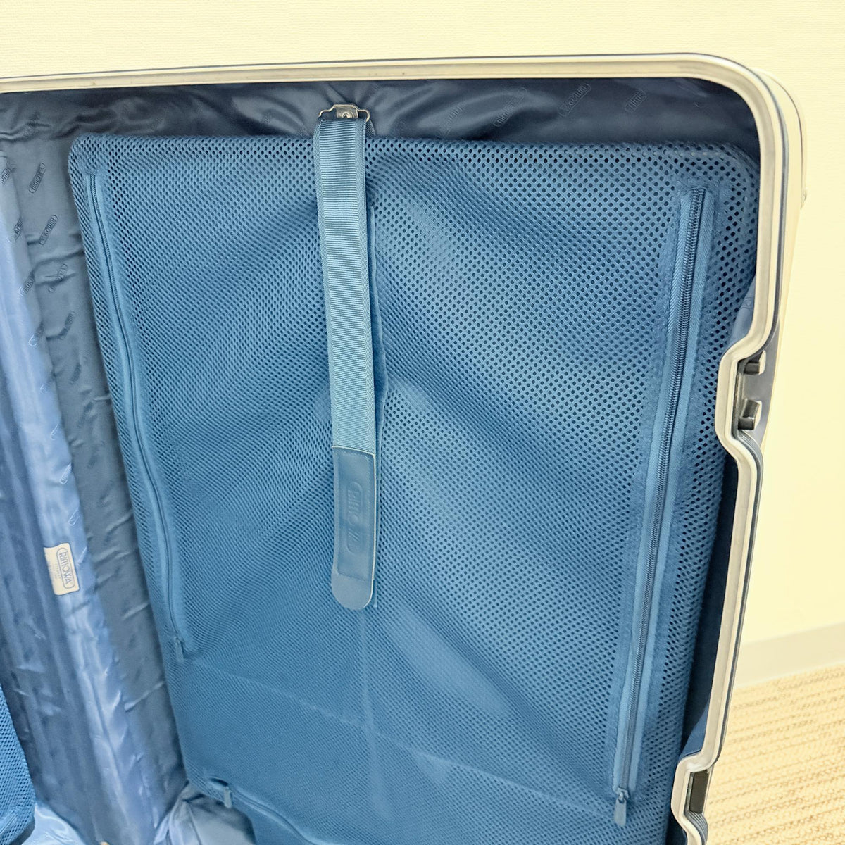 リモワ シルバーインテグラル 中古商品 U923.77-4 104リットル 4輪