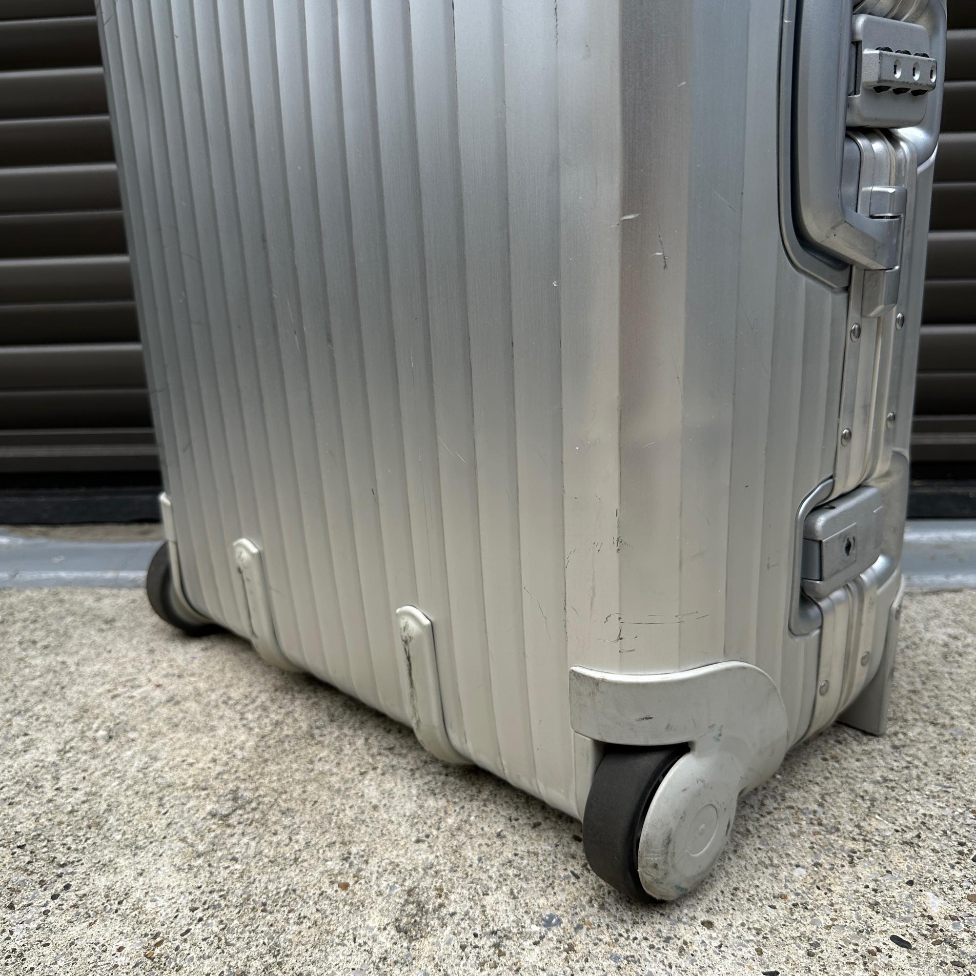 リモワ トパーズ 中古商品 U930.63-4 63リットル 2輪