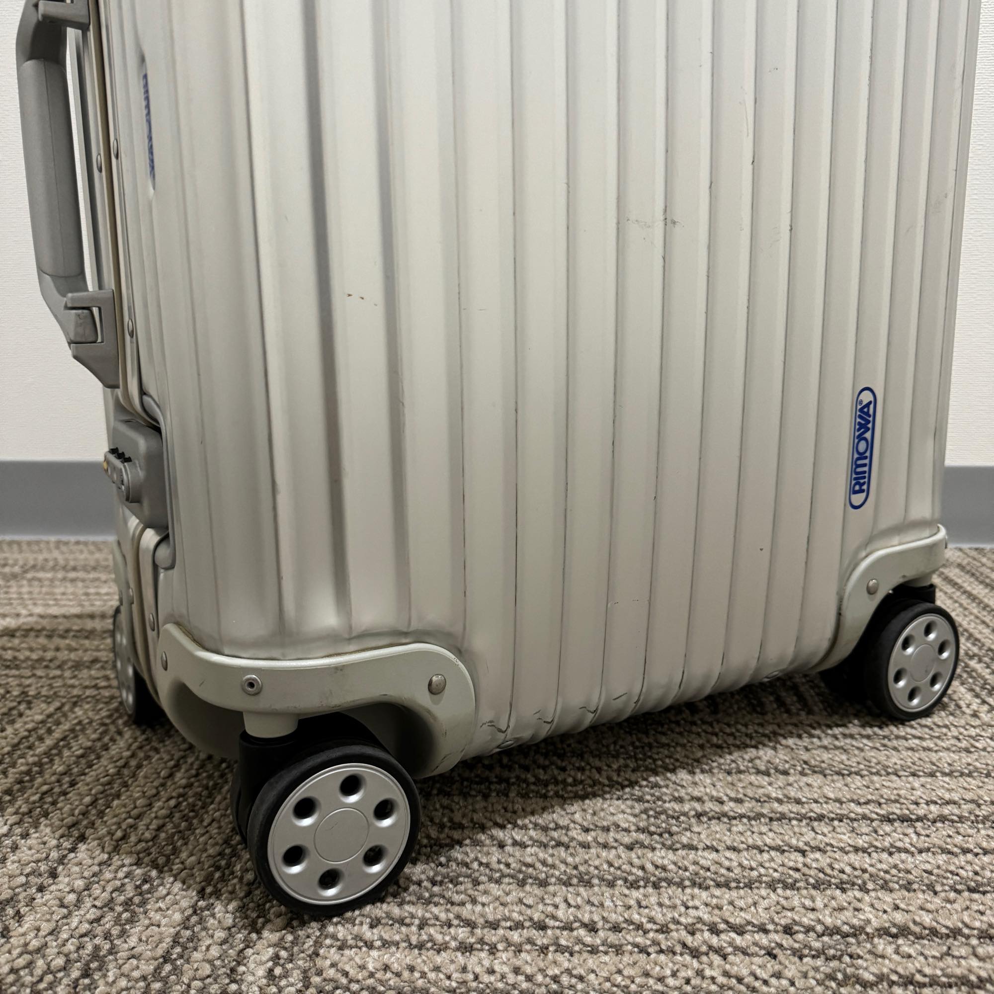 リモワ トパーズ 932.56-4 中古美品 45リットル 4輪