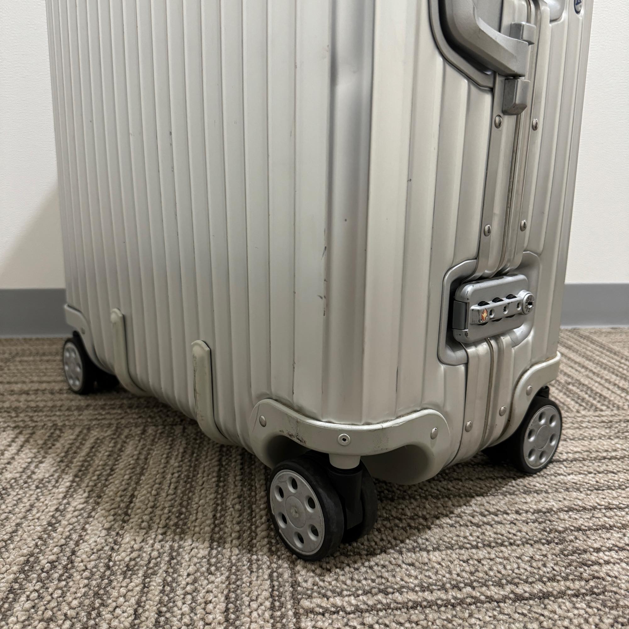 リモワ トパーズ 中古商品 932.70-4 82リットル 4輪(copy)
