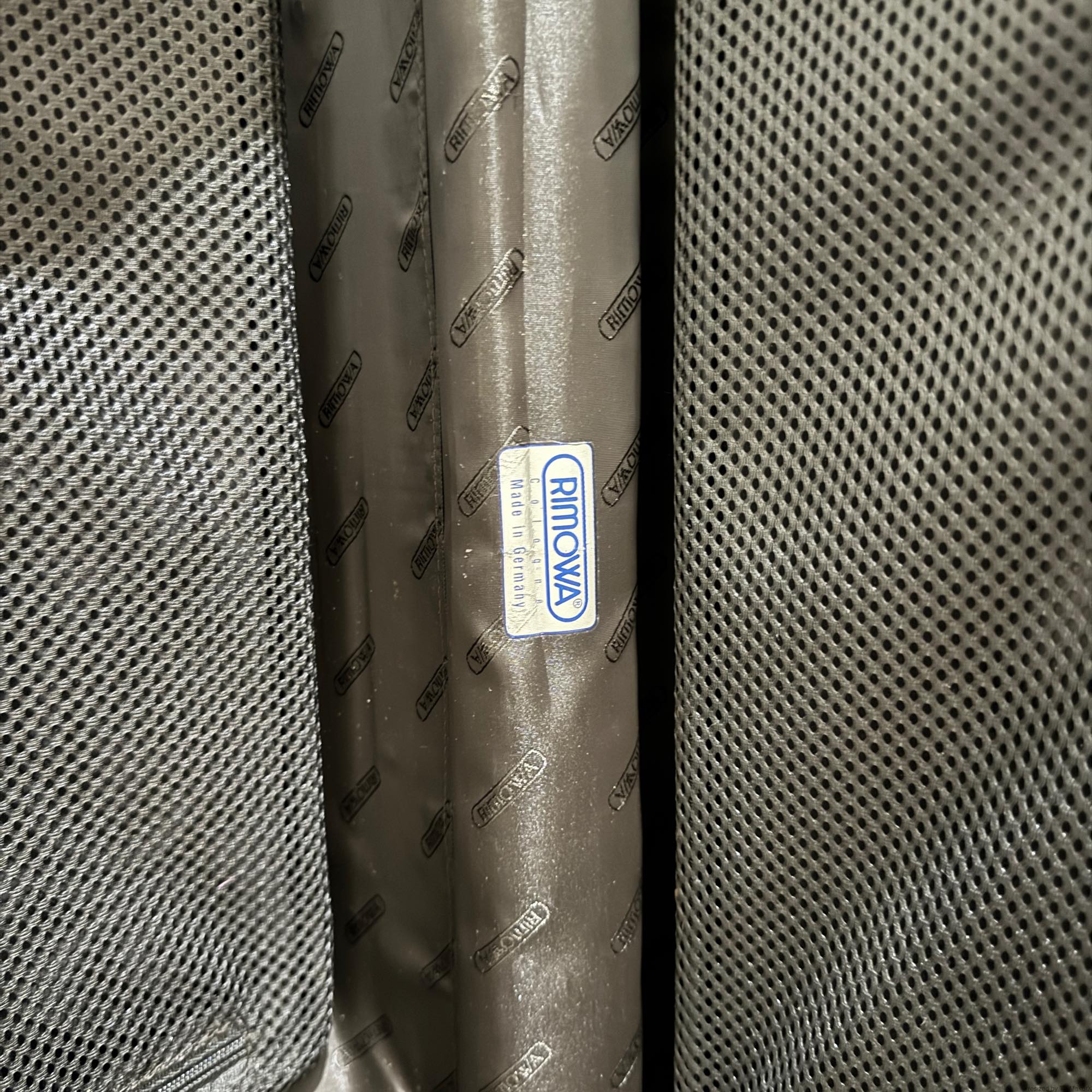 リモワ トパーズプレミアム 944.52-4 中古美品 32リットル 2輪