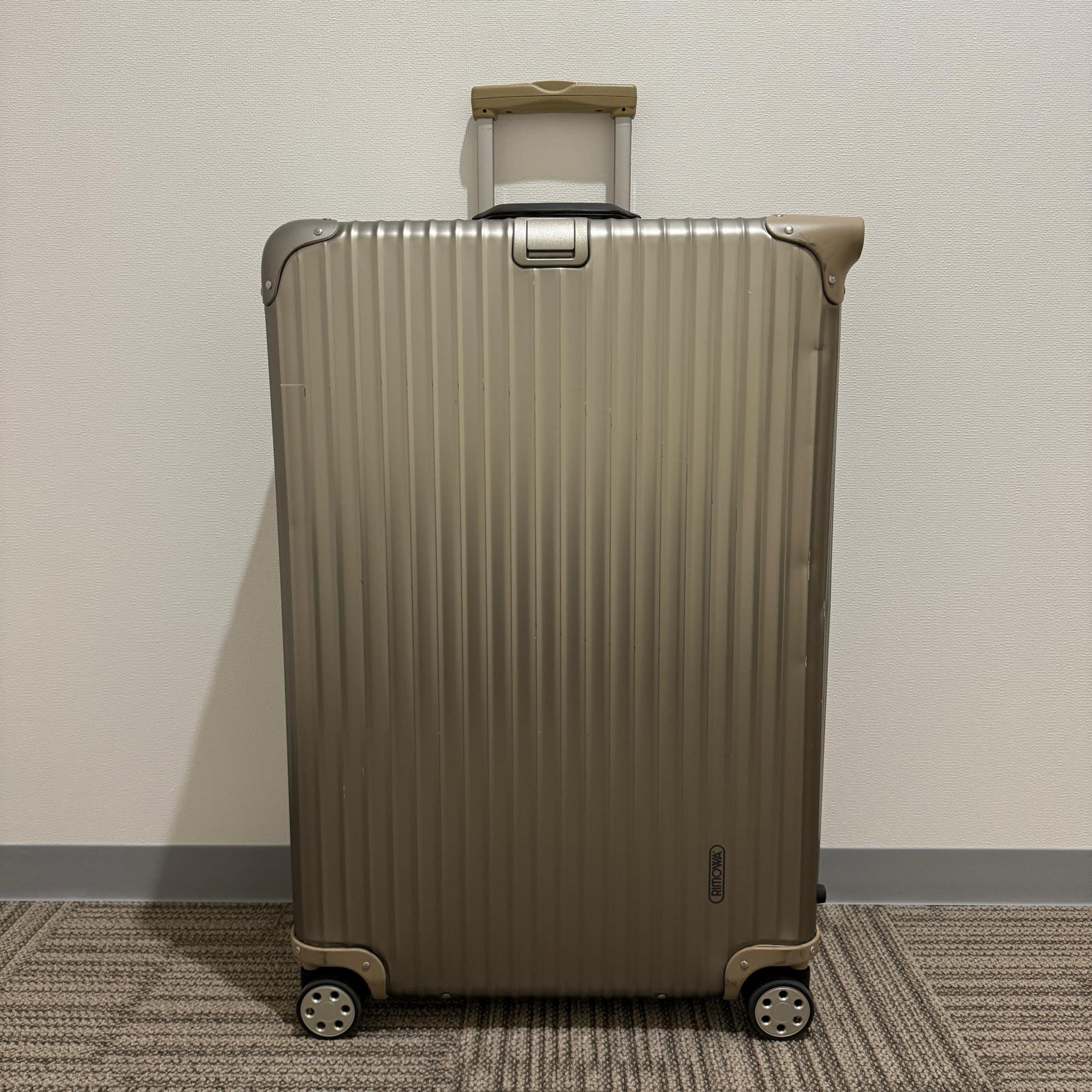 リモワ トパーズ チタニウム 中古美品 945.77-4 98リットル 4輪