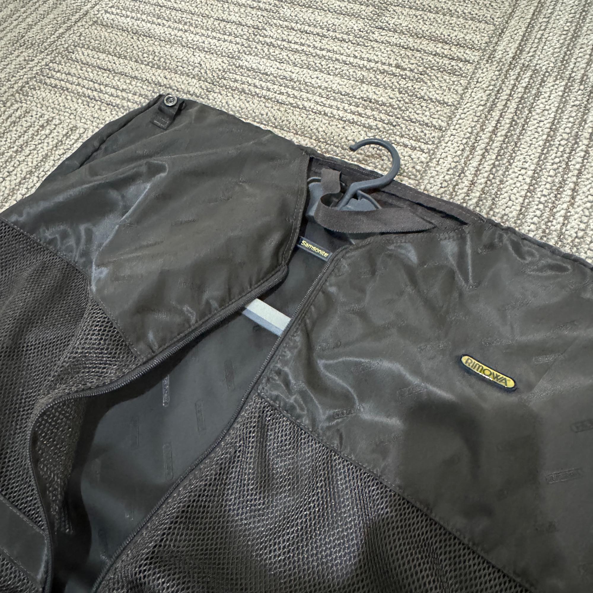 リモワ トパーズ チタニウム 中古美品 945.77-4 98リットル 4輪