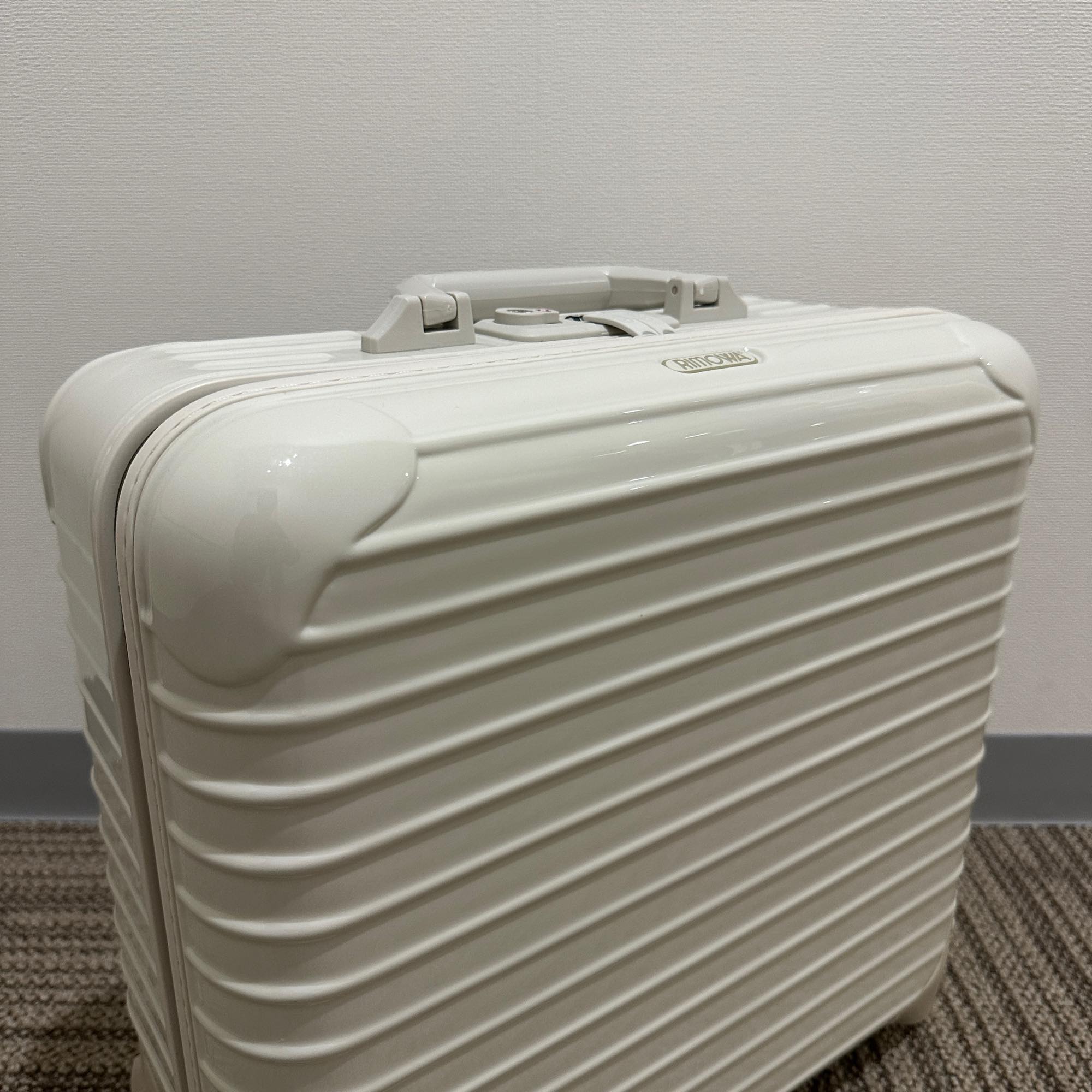 リモワ ユナイテッドアローズ限定サルサ 810.90-5 中古美品 23リットル 2輪