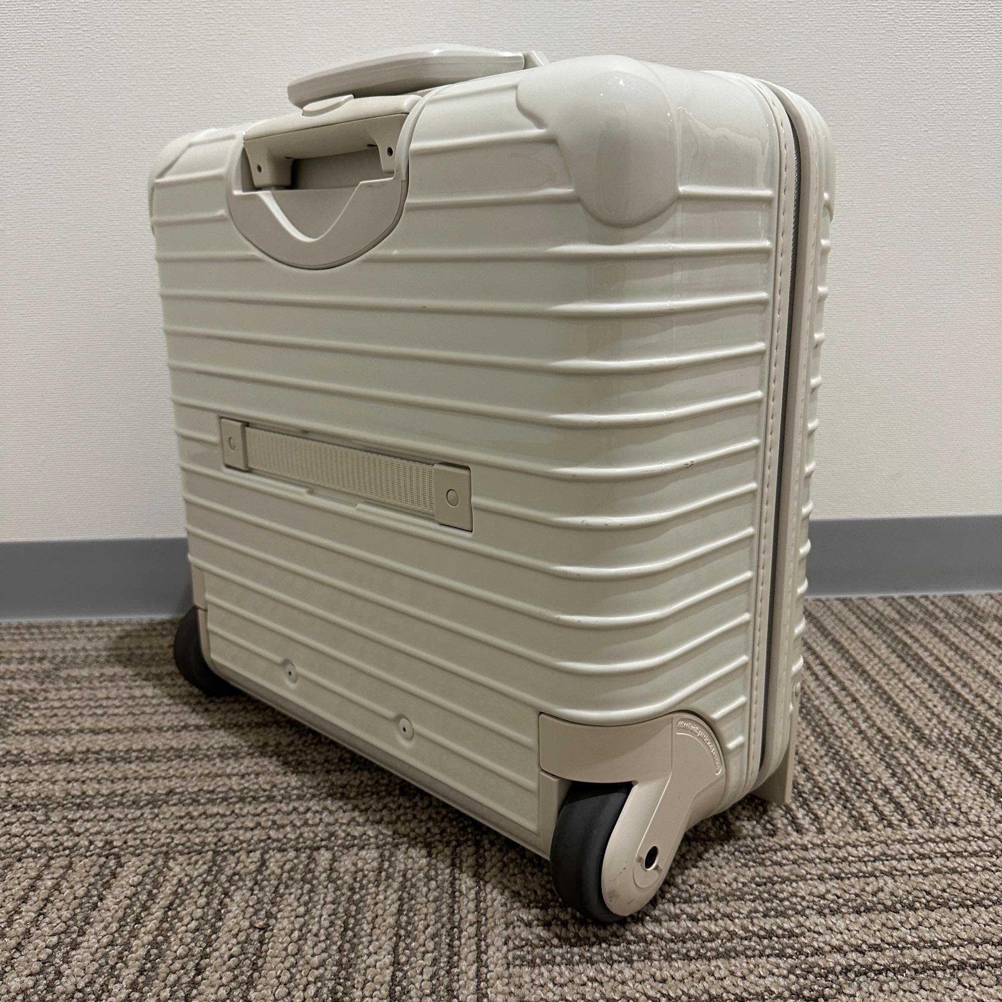 リモワ ユナイテッドアローズ限定サルサ 810.90-5 中古美品 23リットル 2輪