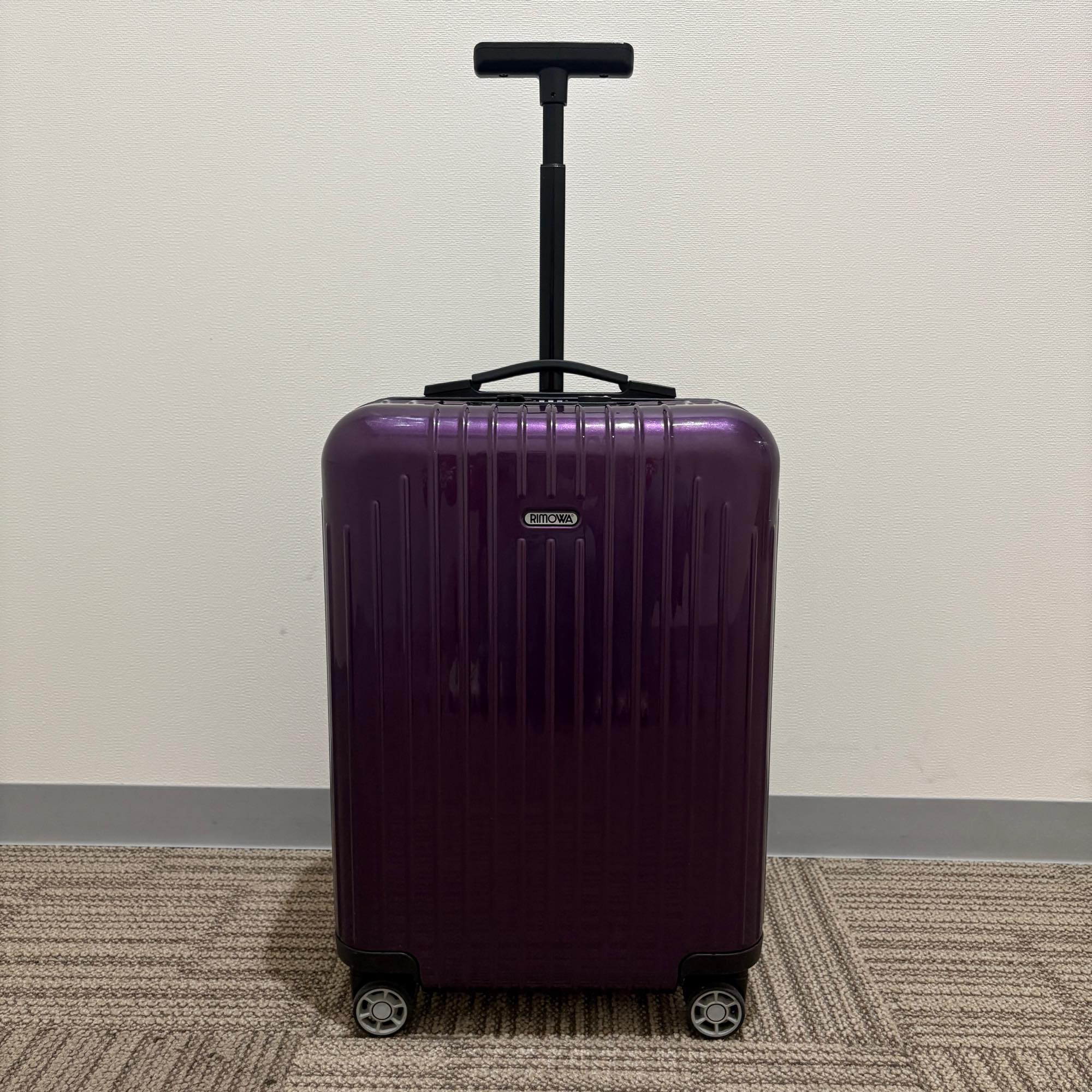 リモワ サルサエアー(エッセンシャルライト) 822.52-5 中古美品 33リットル 4輪