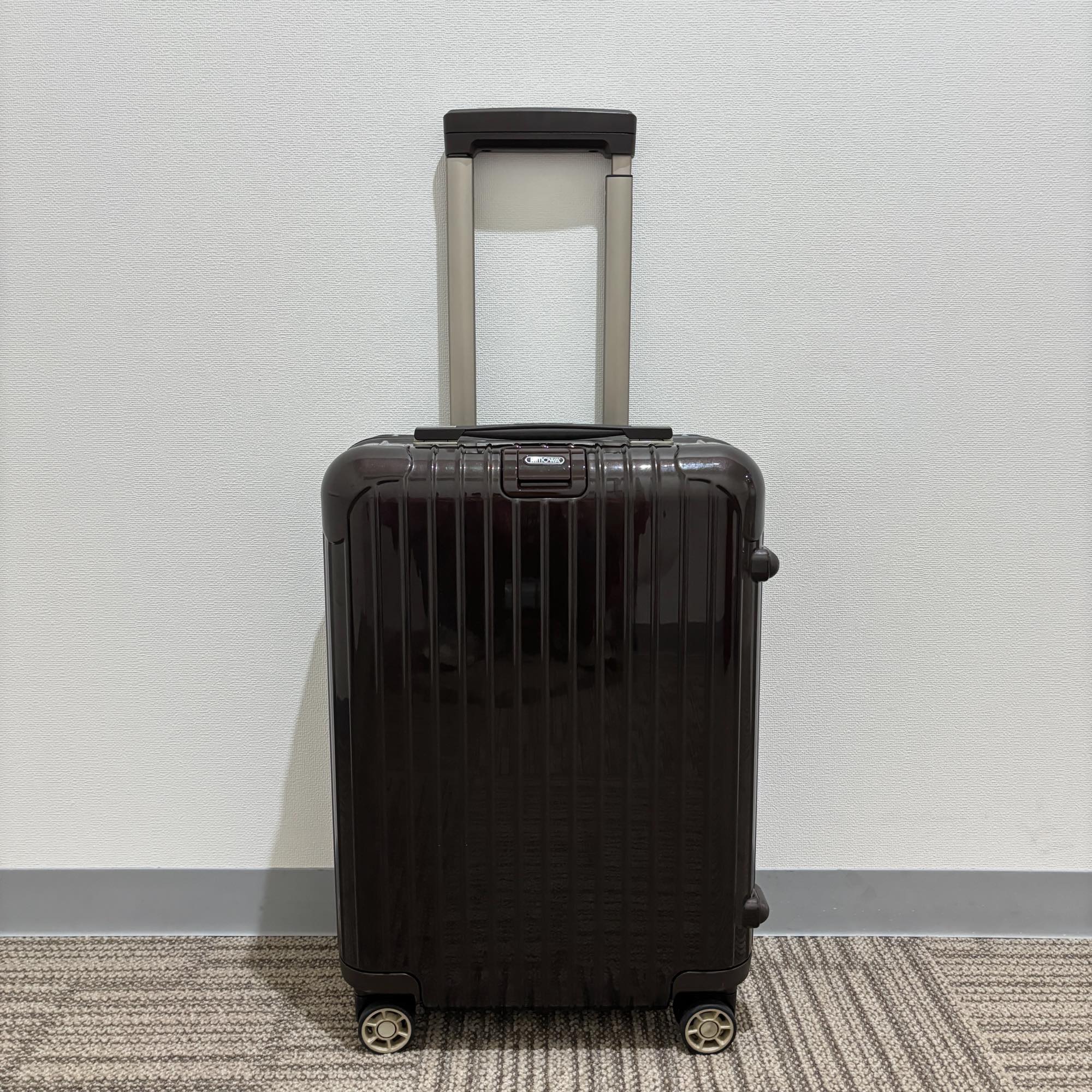リモワ サルサ デラックス(エッセンシャル) 830.52-5 中古美品 35リットル 4輪