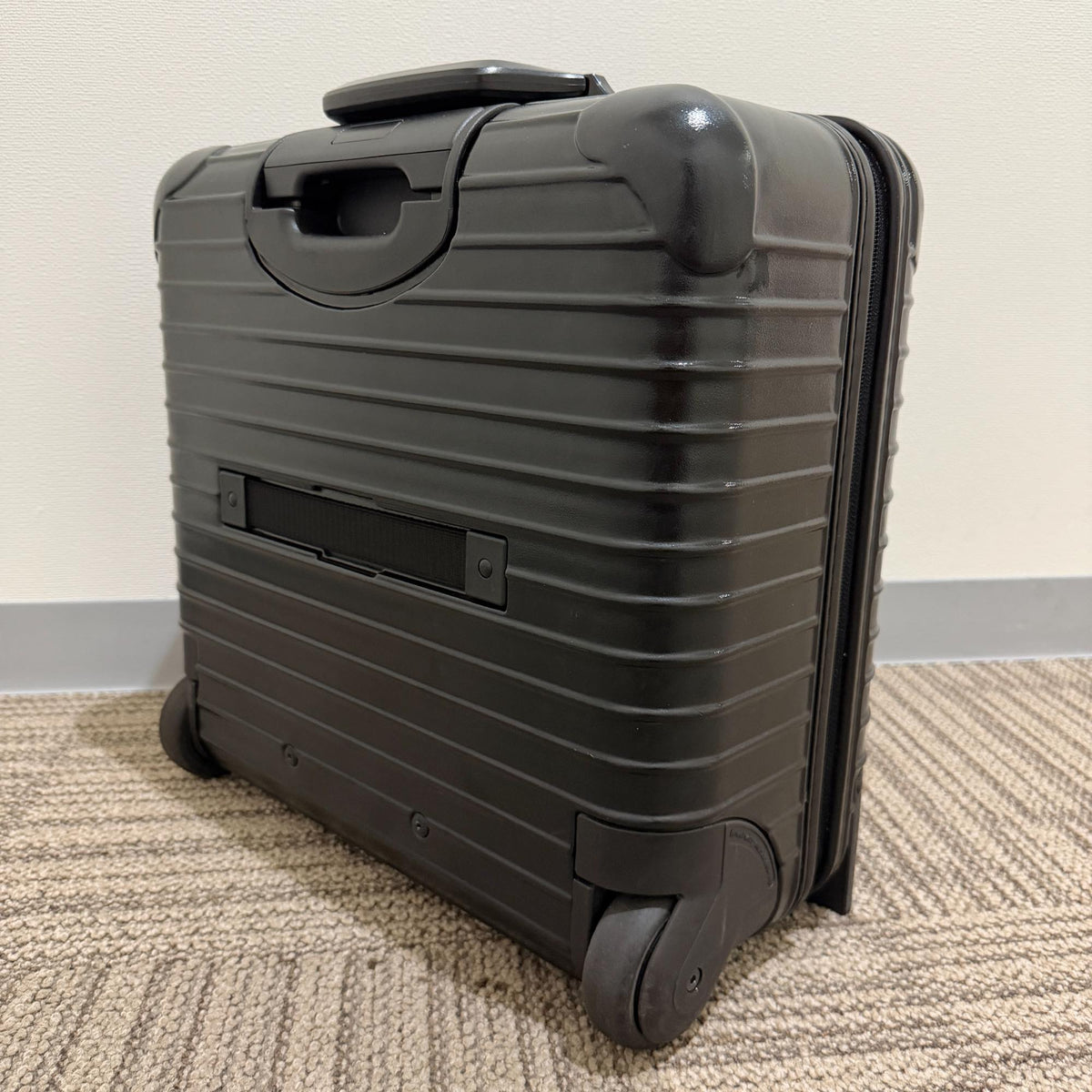 リモワ エッセンシャル(サルサ) 中古美品 851.40-5 23リットル 2輪