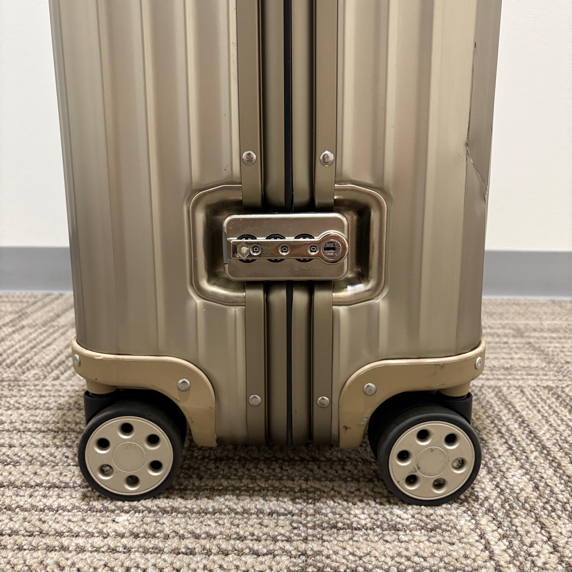 リモワ トパーズ チタニウム(オリジナル) 中古美品 945.77-5 98リットル 4輪