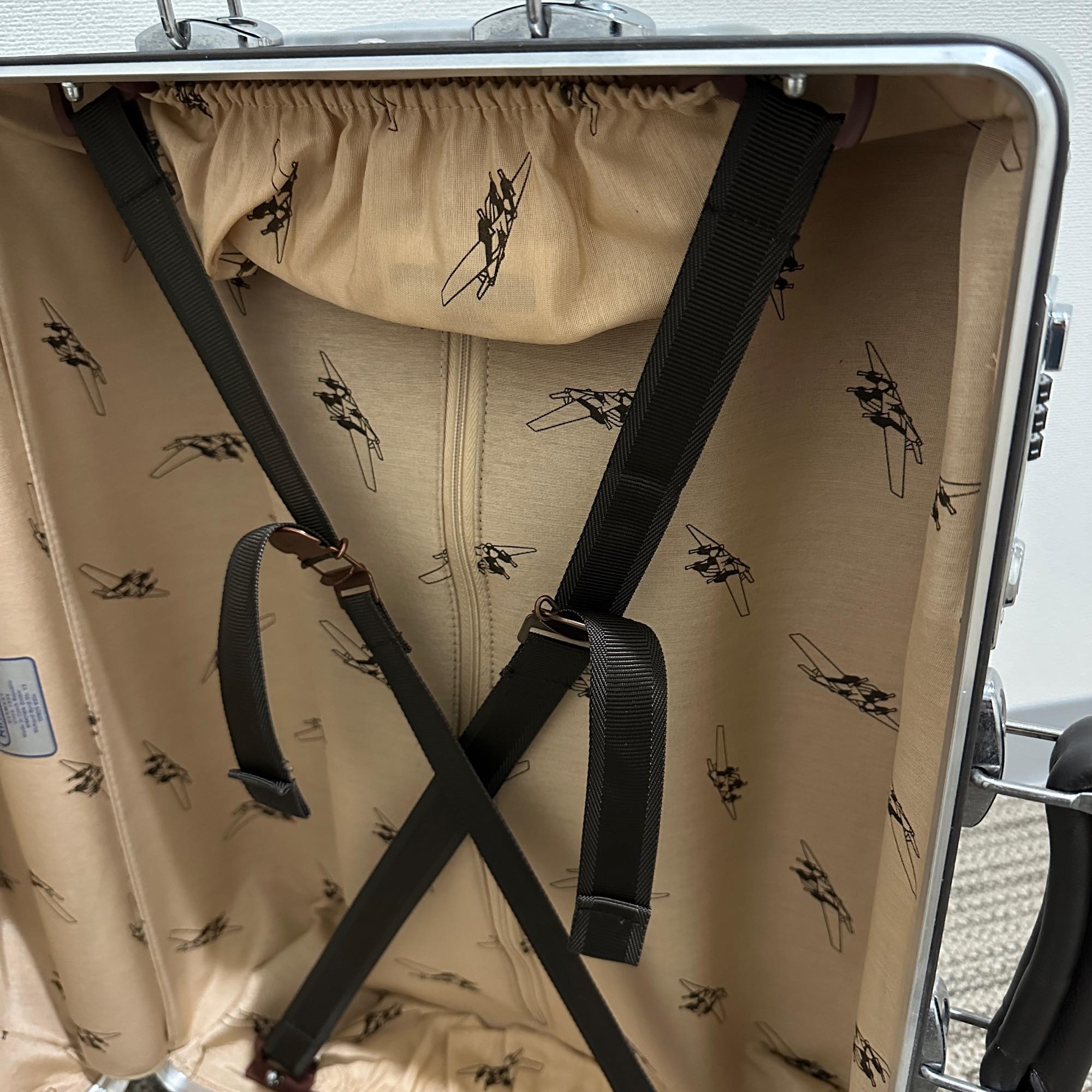 リモワ クラシックフライト 中古美品 971.52-5 33リットル 4輪