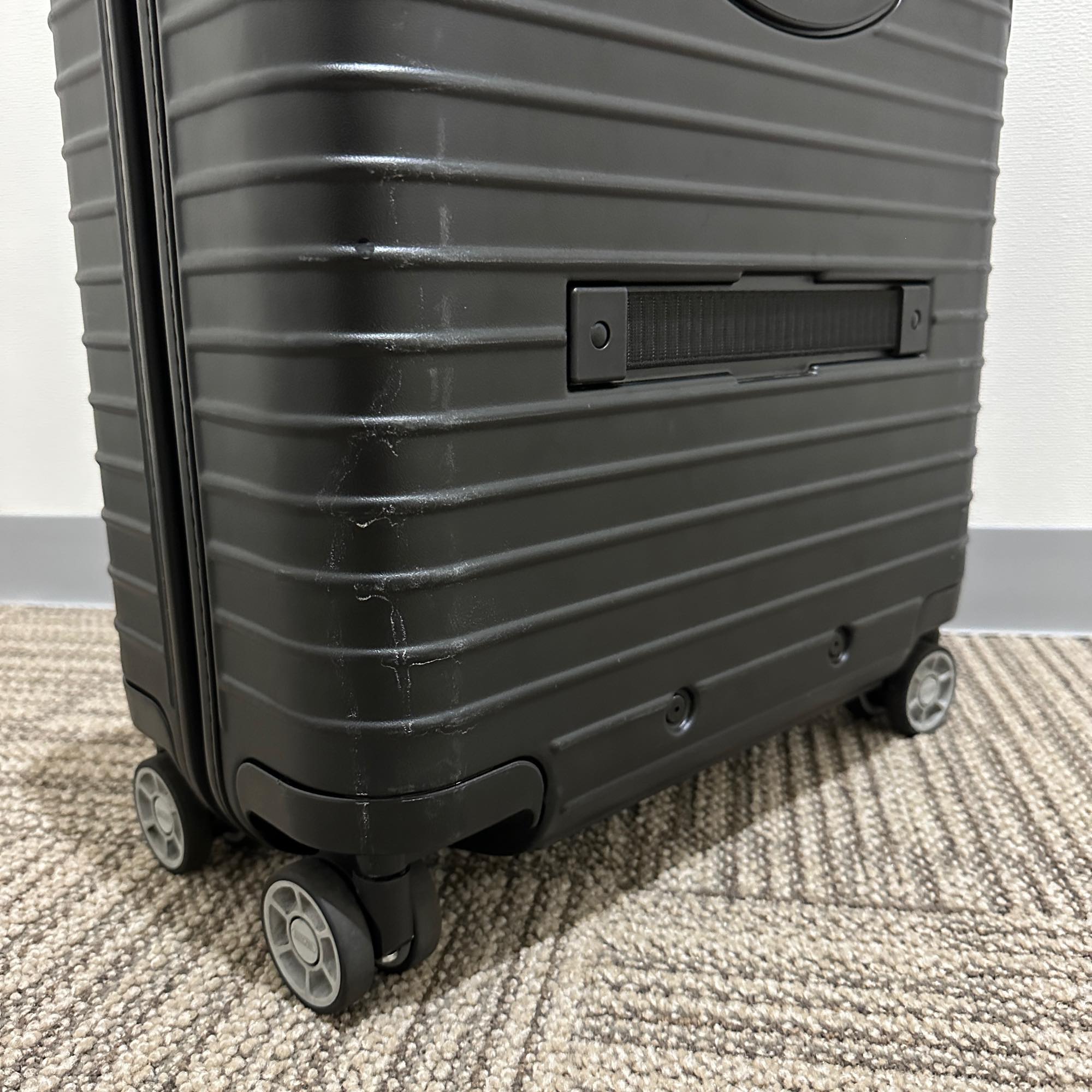 リモワ サルサ 810.40-6 27リットル 中古美品 4輪