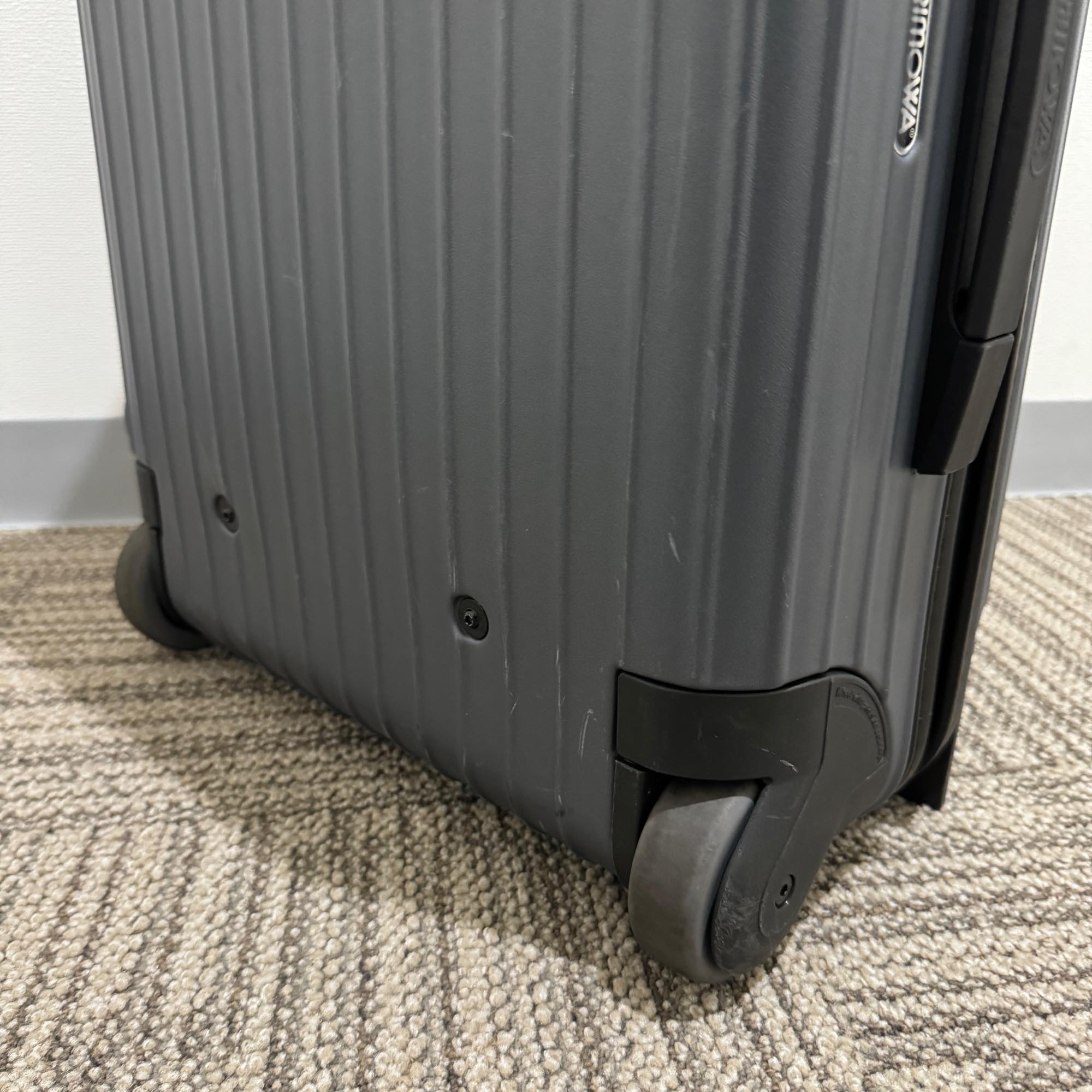 リモワ サルサ 810.52.35.2 中古美品 33リットル 2輪