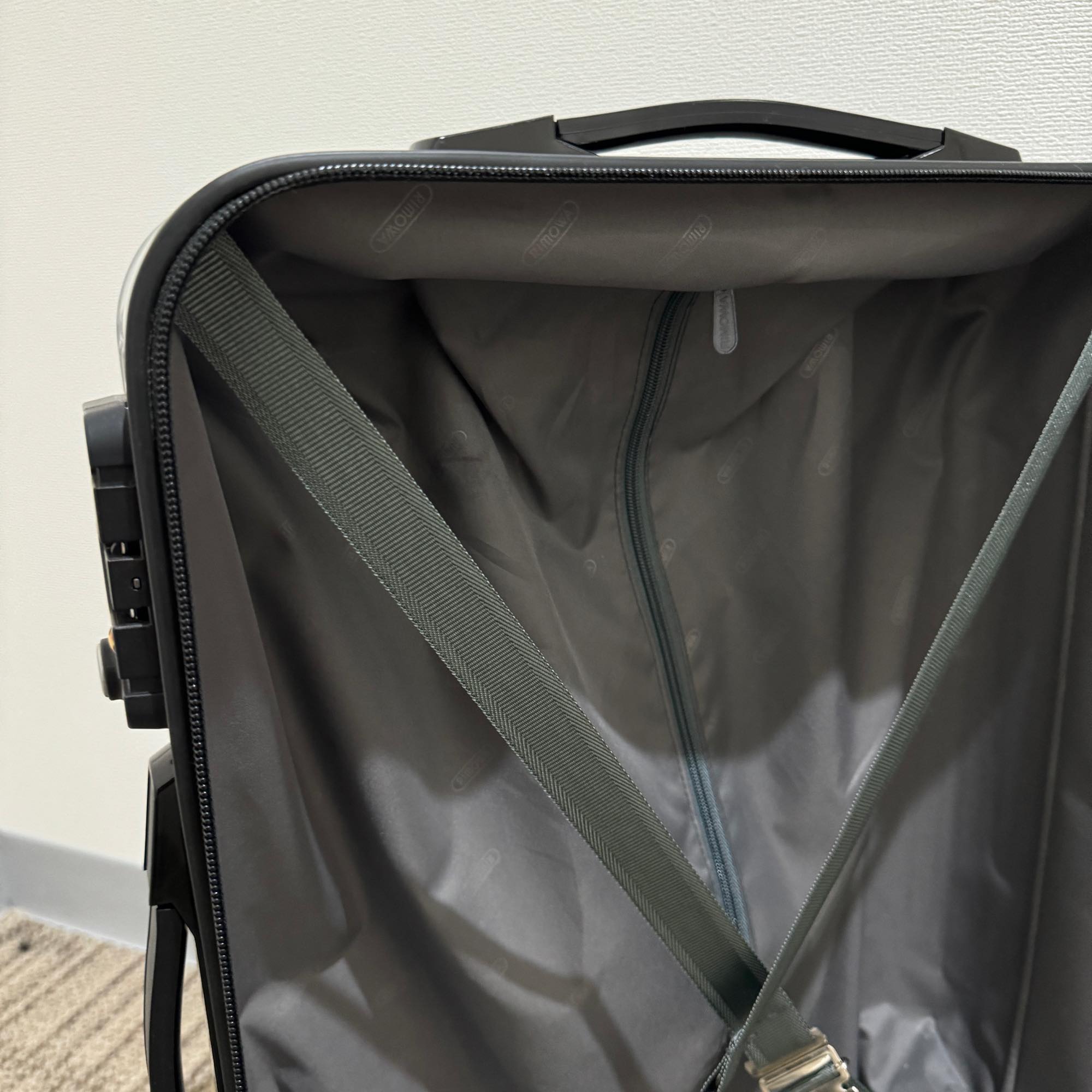 リモワ サルサ 中古美品 856.52-6 35リットル 2輪