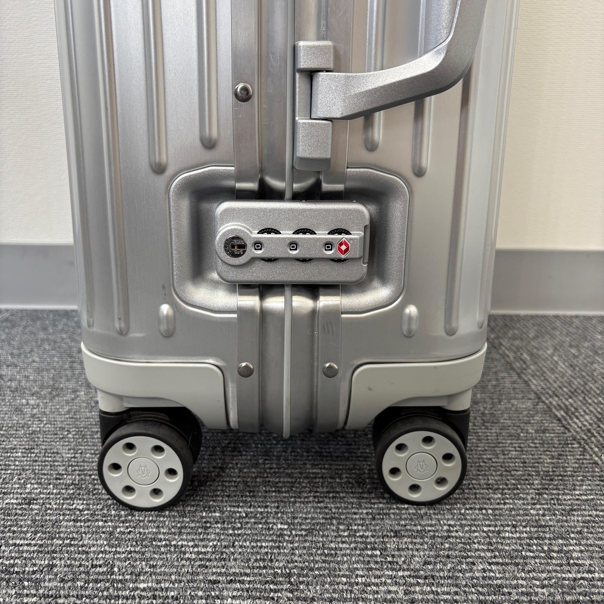 リモワ オリジナル 925.53.00.4-6 キャビン 中古美品 35リットル 4輪
