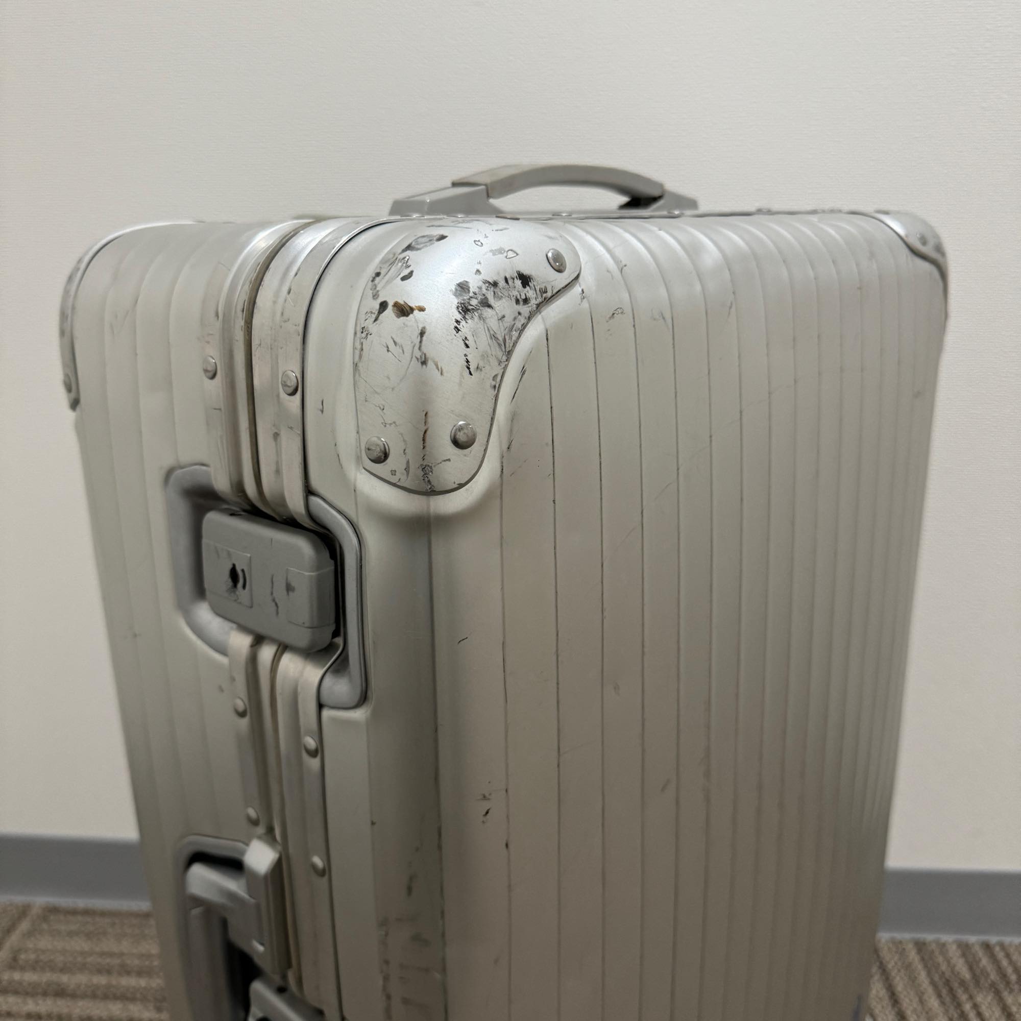 リモワ トパーズ 中古商品 U930.63-6 63リットル 2輪