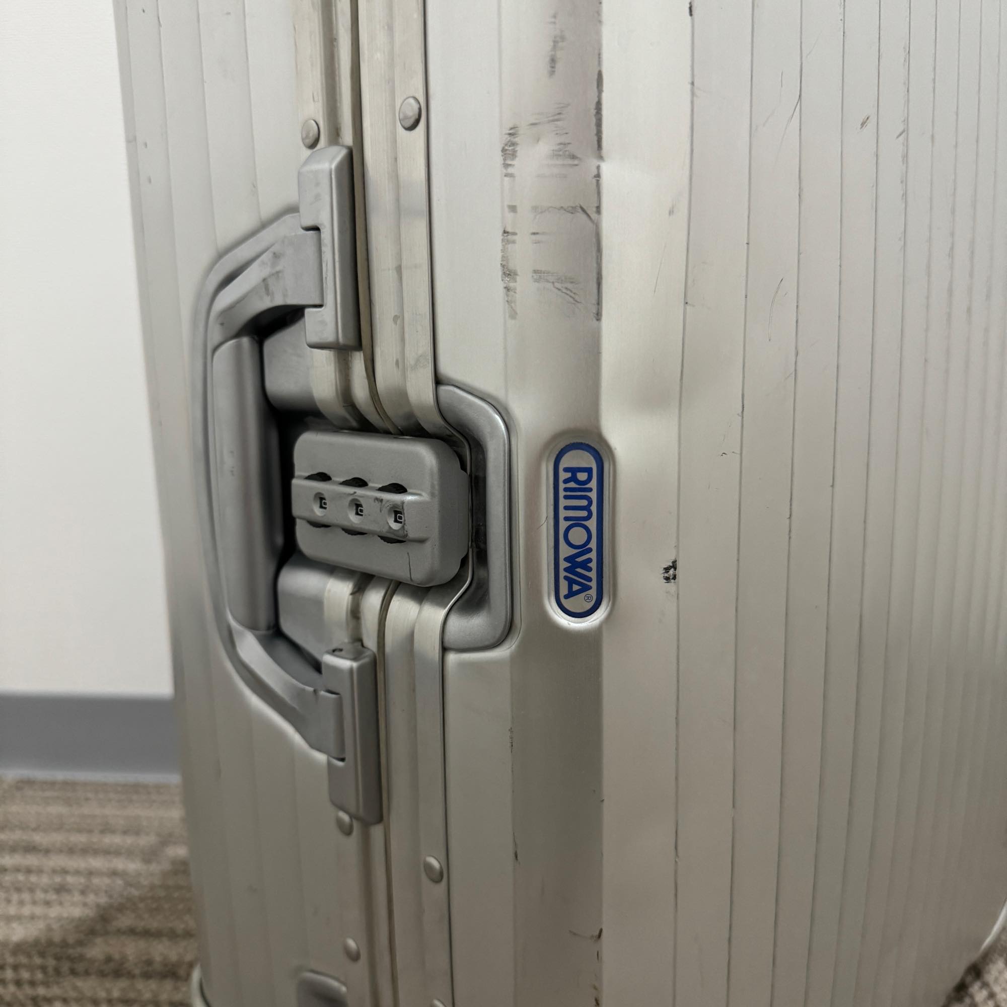 リモワ トパーズ 中古商品 U930.63-6 63リットル 2輪