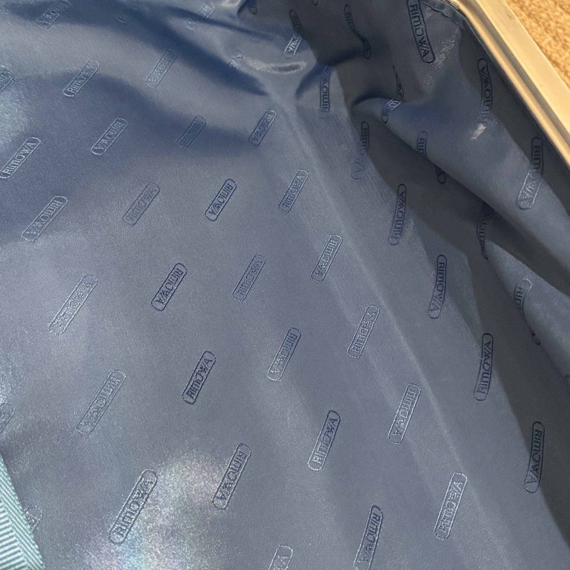 リモワ オリジナル(トパーズ) 932.70-6 82リットル 中古商品 4輪