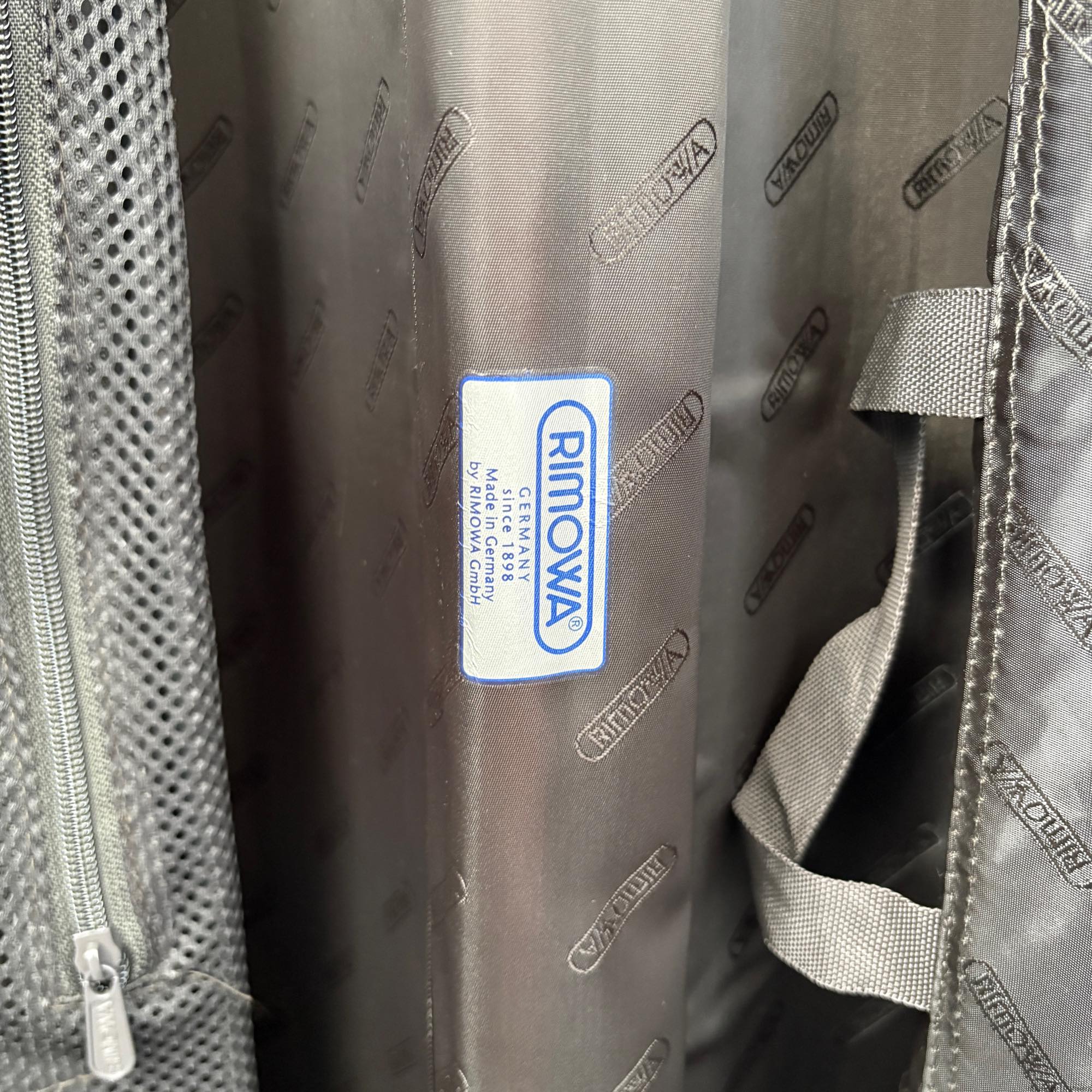 リモワ トパーズ チタニウム(オリジナル) 中古美品 945.77-5 98リットル 4輪