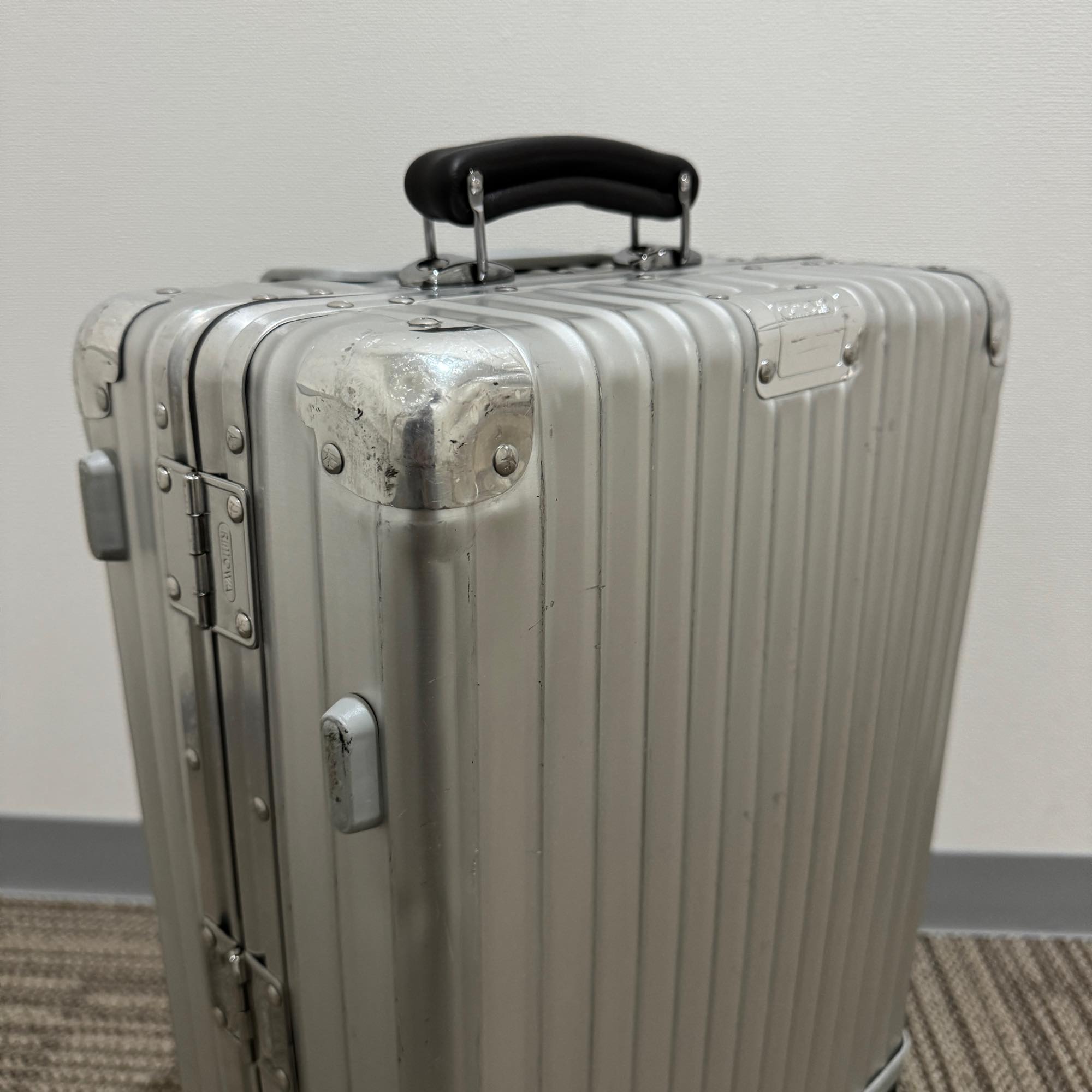リモワ クラシックフライト 中古商品 971.52-6 33リットル 4輪