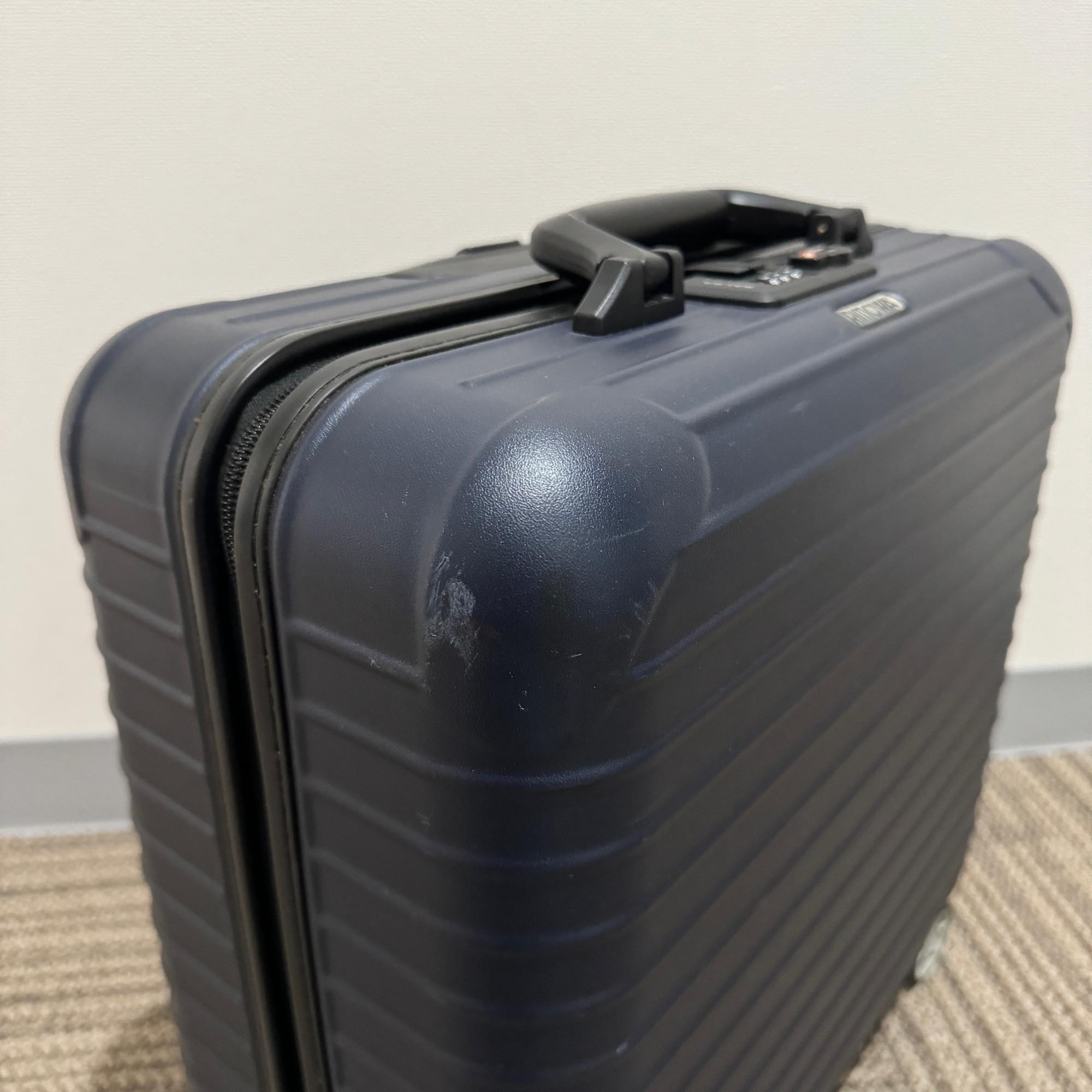 リモワ サルサ 810.40-7 27リットル 中古美品 4輪