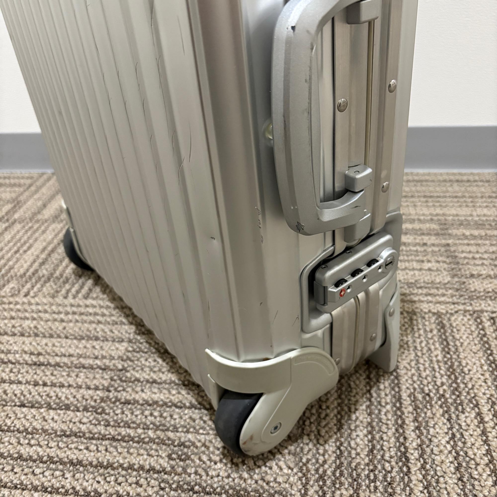 リモワ トパーズ 920.52-7 中古美品 32リットル 2輪