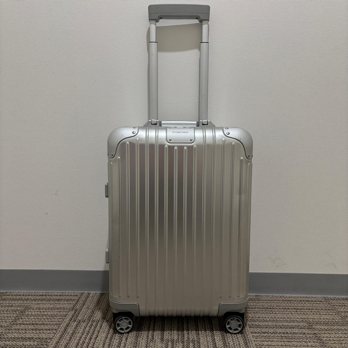 リモワ オリジナル 925.53.00.4-7 キャビン 中古美品 35リットル 4輪 