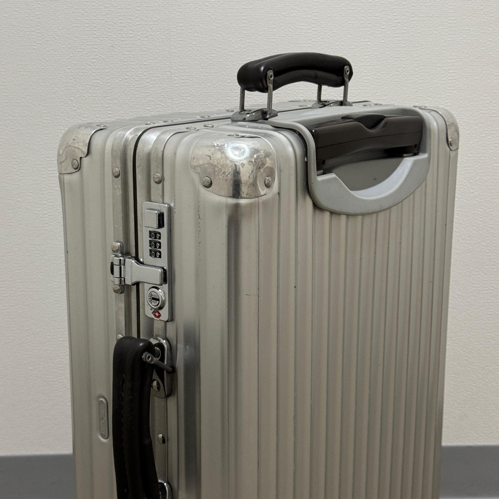 リモワ クラシックフライト 中古商品 971.52-7 33リットル 4輪
