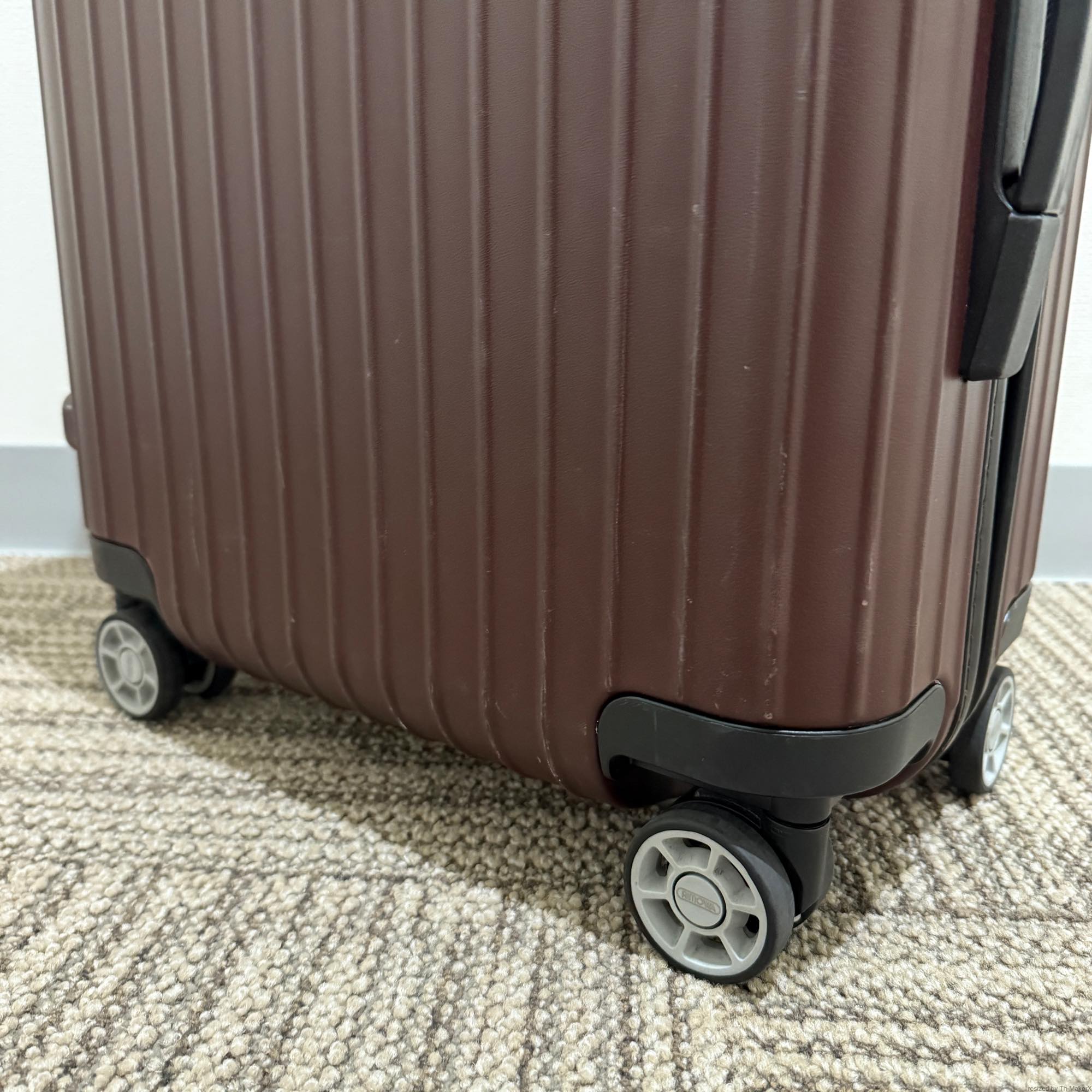 リモワ サルサ 810.52-8 中古美品 カルモナレッド 32リットル 4輪