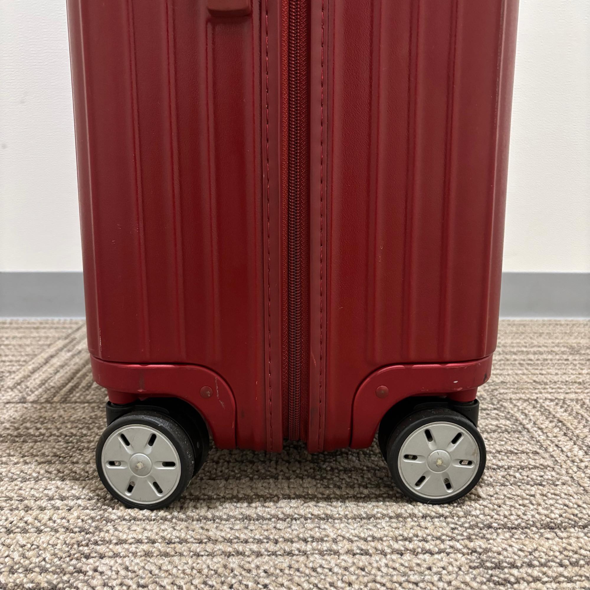 リモワ サルサ(エッセンシャル) 875.77-8 104リットル 中古美品 4輪