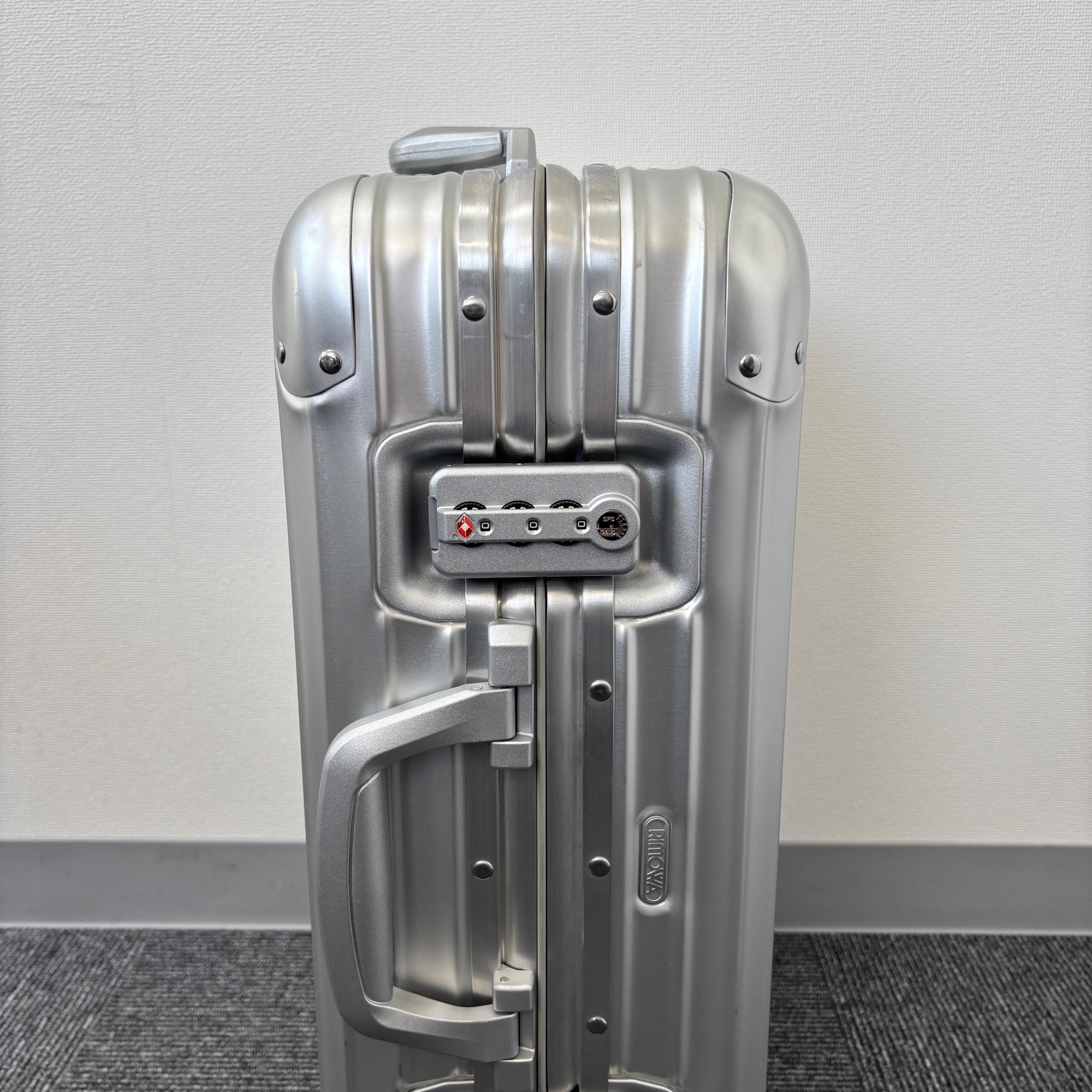 リモワ トパーズ(オリジナル) 920.52-8 中古美品 32リットル 4輪