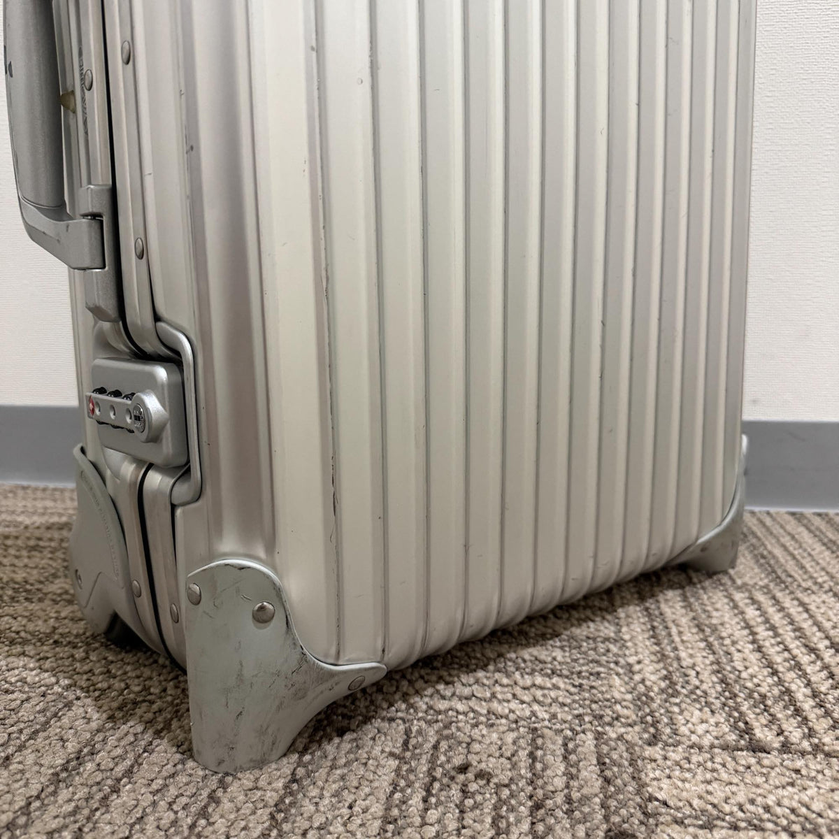 ルフトハンザ リモワ アルミニウム 921.90-8 中古美品 32リットル 2輪