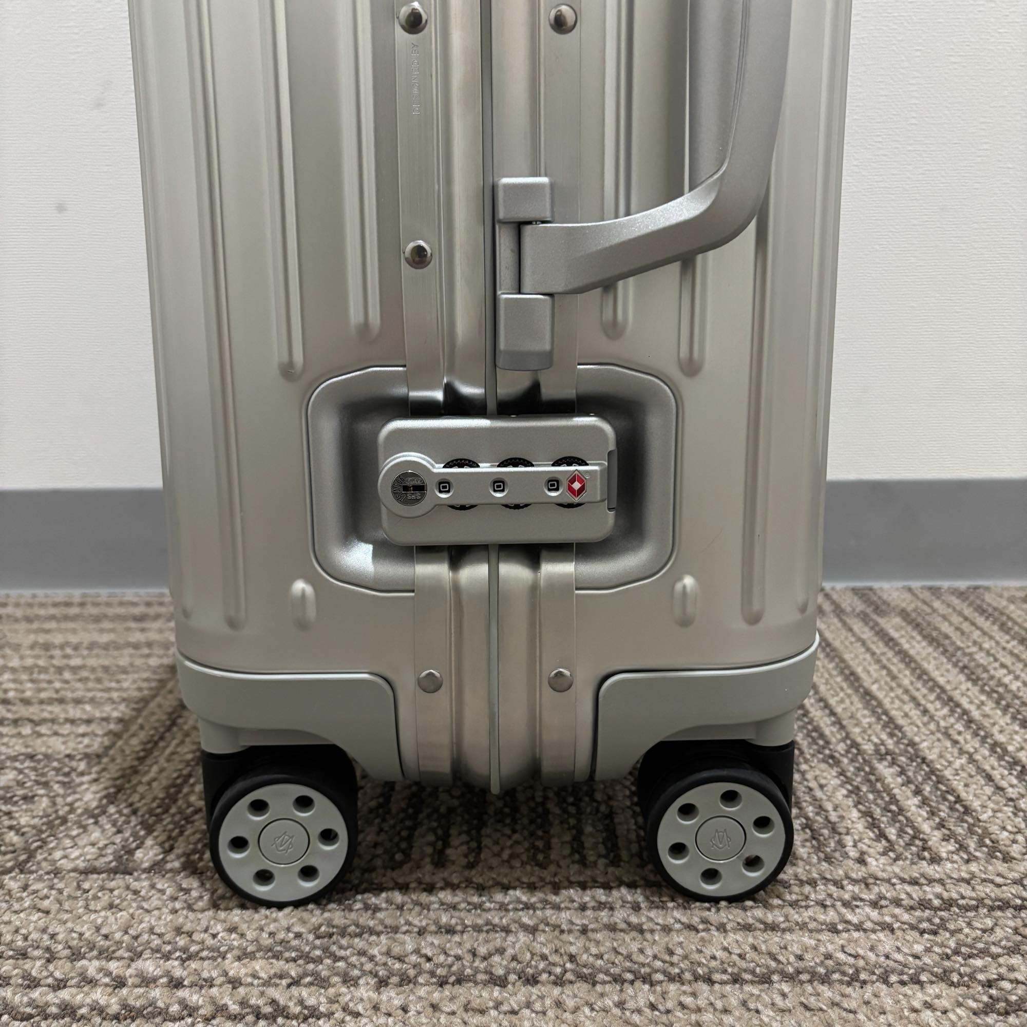 リモワ オリジナル 925.53.00.4-8 キャビン 中古美品 35リットル 4輪