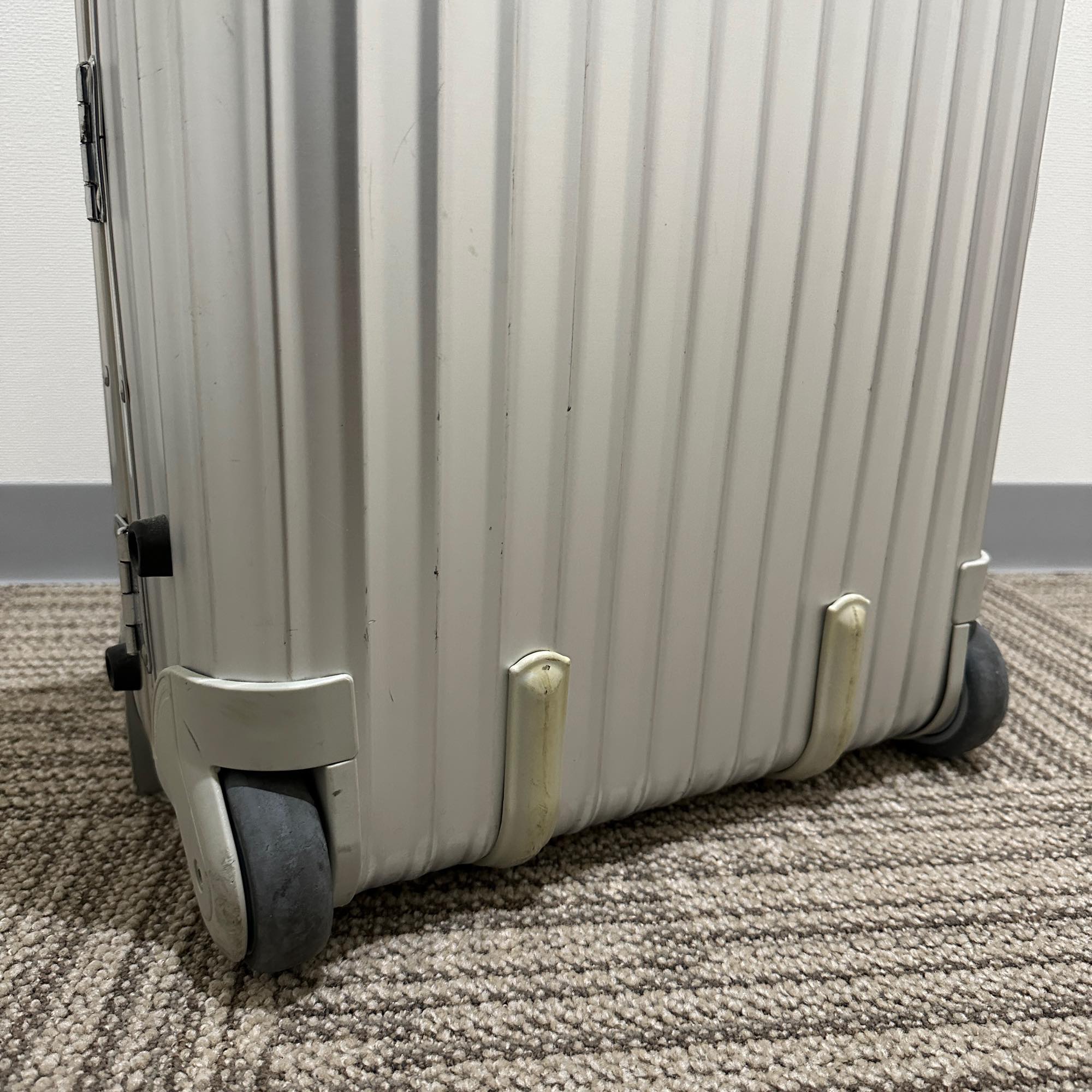 リモワ トパーズ 929.52-8 中古商品 32リットル 2輪