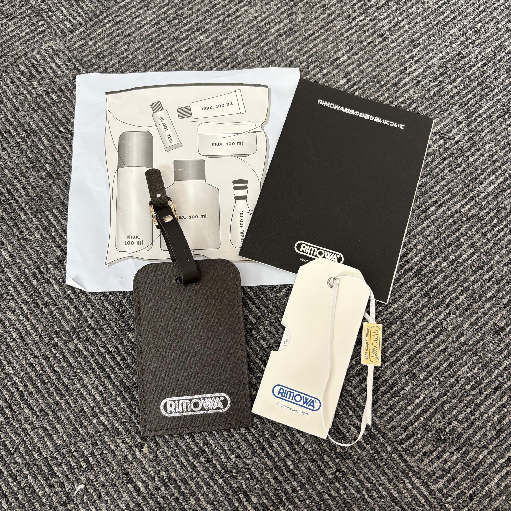 リモワ クラシックフライト(クラシック) 中古美品 971.52-8 33リットル 4輪
