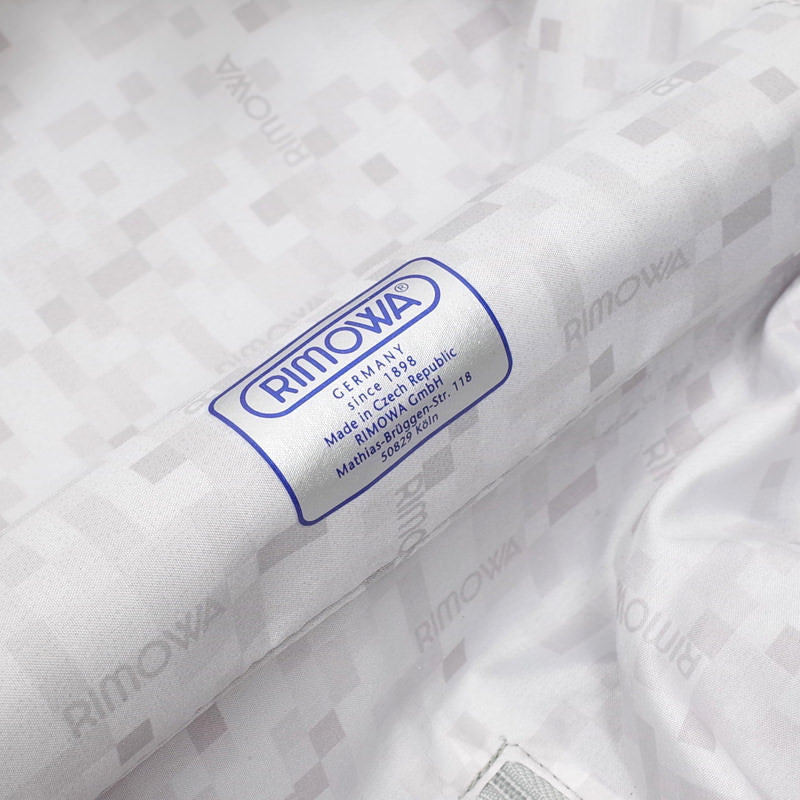 リモワ サルサ 中古美品 810.40.38.4 27リットル 4輪