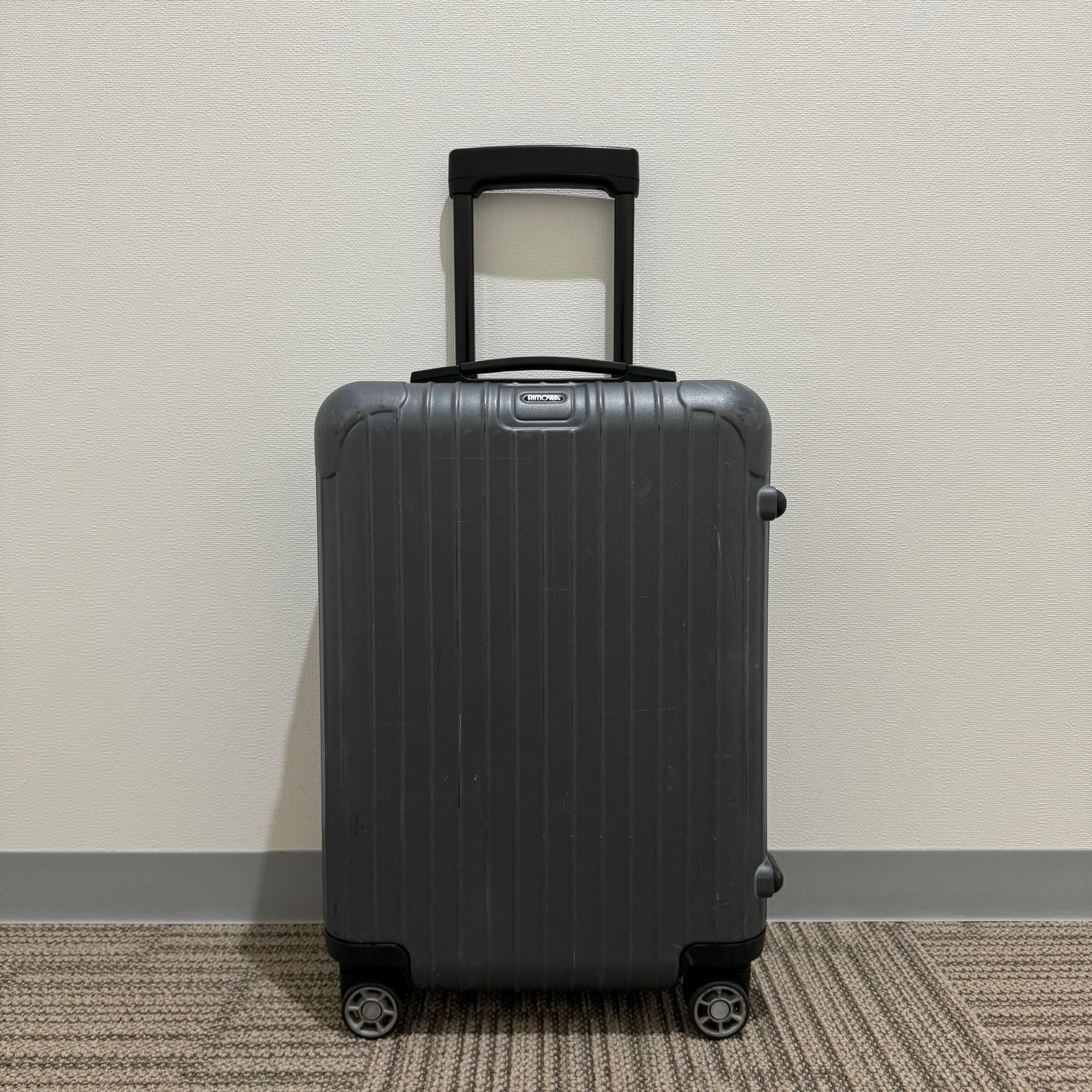 リモワ サルサ 810.52.35.4-1 中古商品 35リットル 4輪 – リモワ