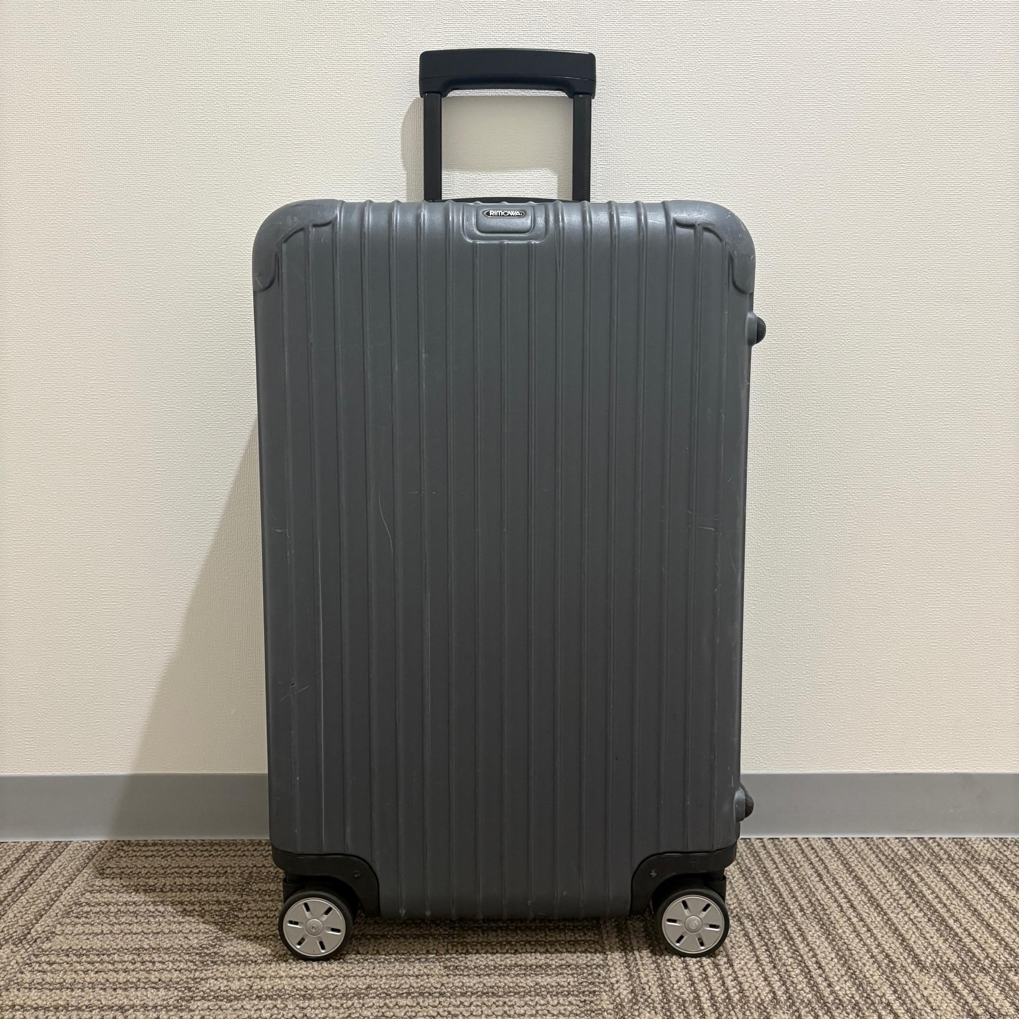 リモワ サルサ(エッセンシャル) 810.63.35.4 中古美品 61リットル 4輪
