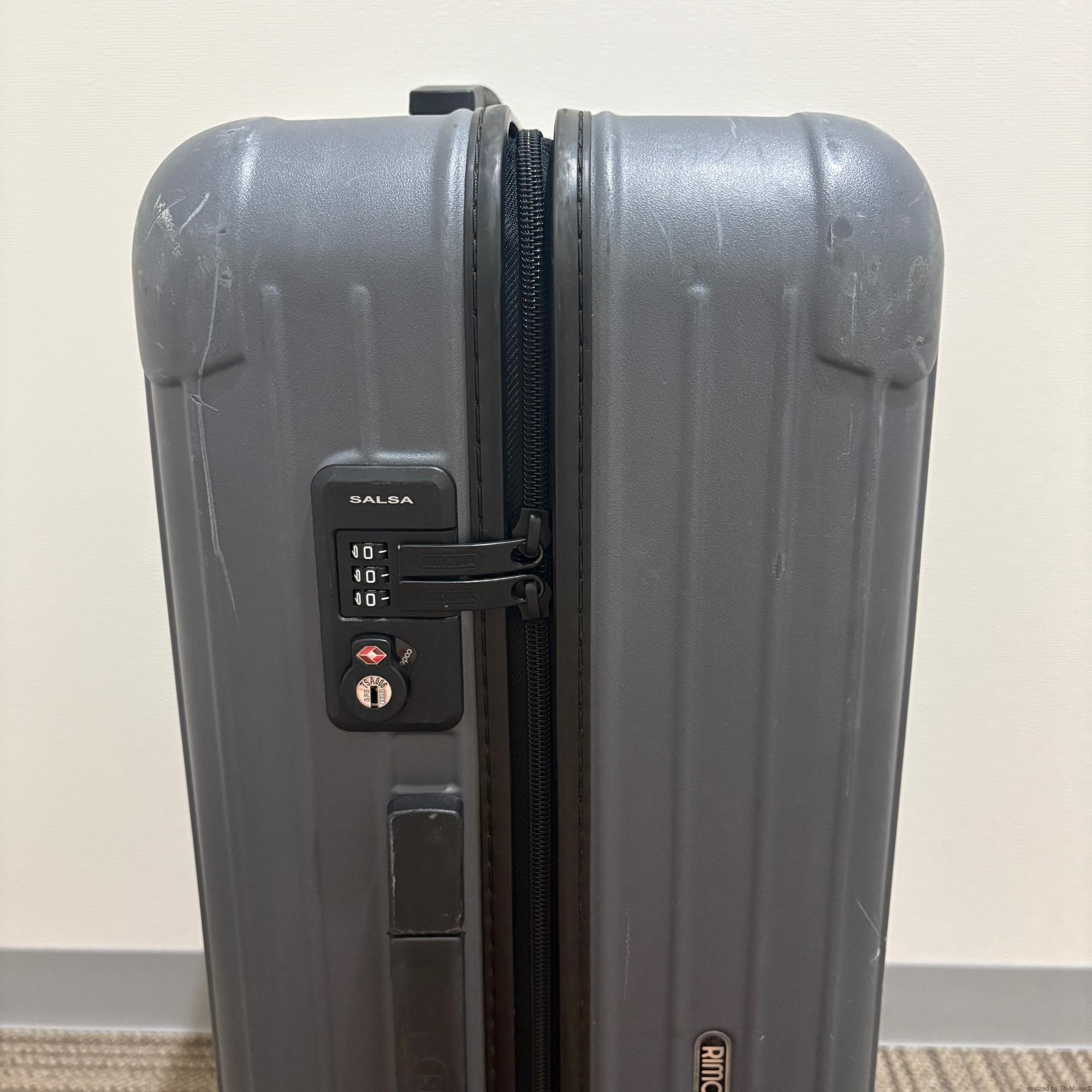 リモワ サルサ(エッセンシャル) 810.63.35.4 中古美品 61リットル 4輪