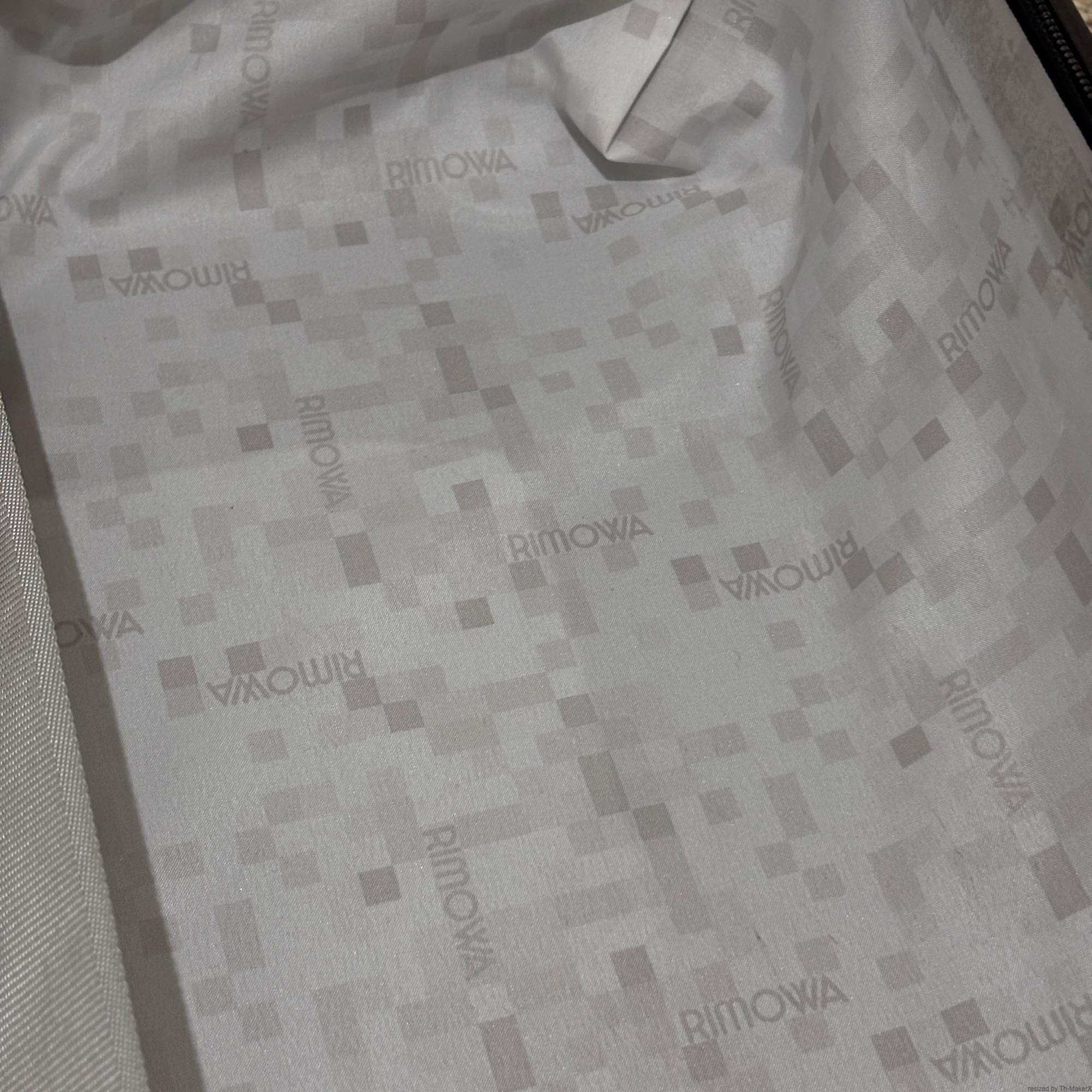 リモワ エッセンシャル(サルサ) 810.63.38.4 中古美品 58リットル 4輪