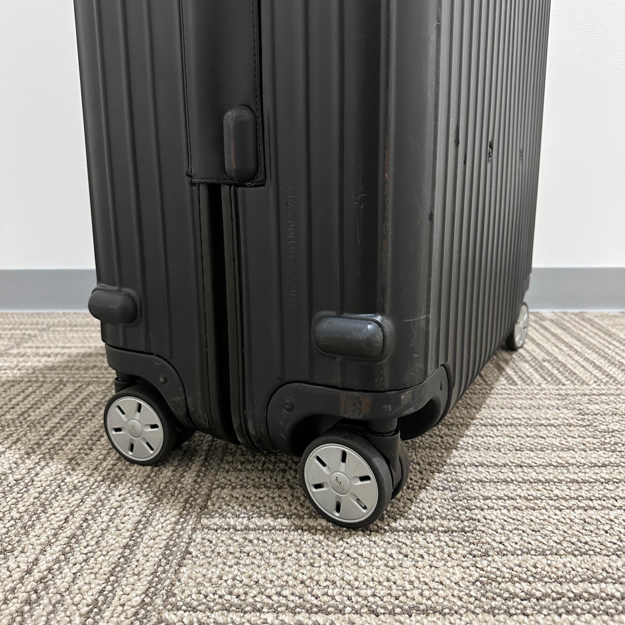 リモワ サルサ 810.77.32.4 中古商品 97リットル 4輪