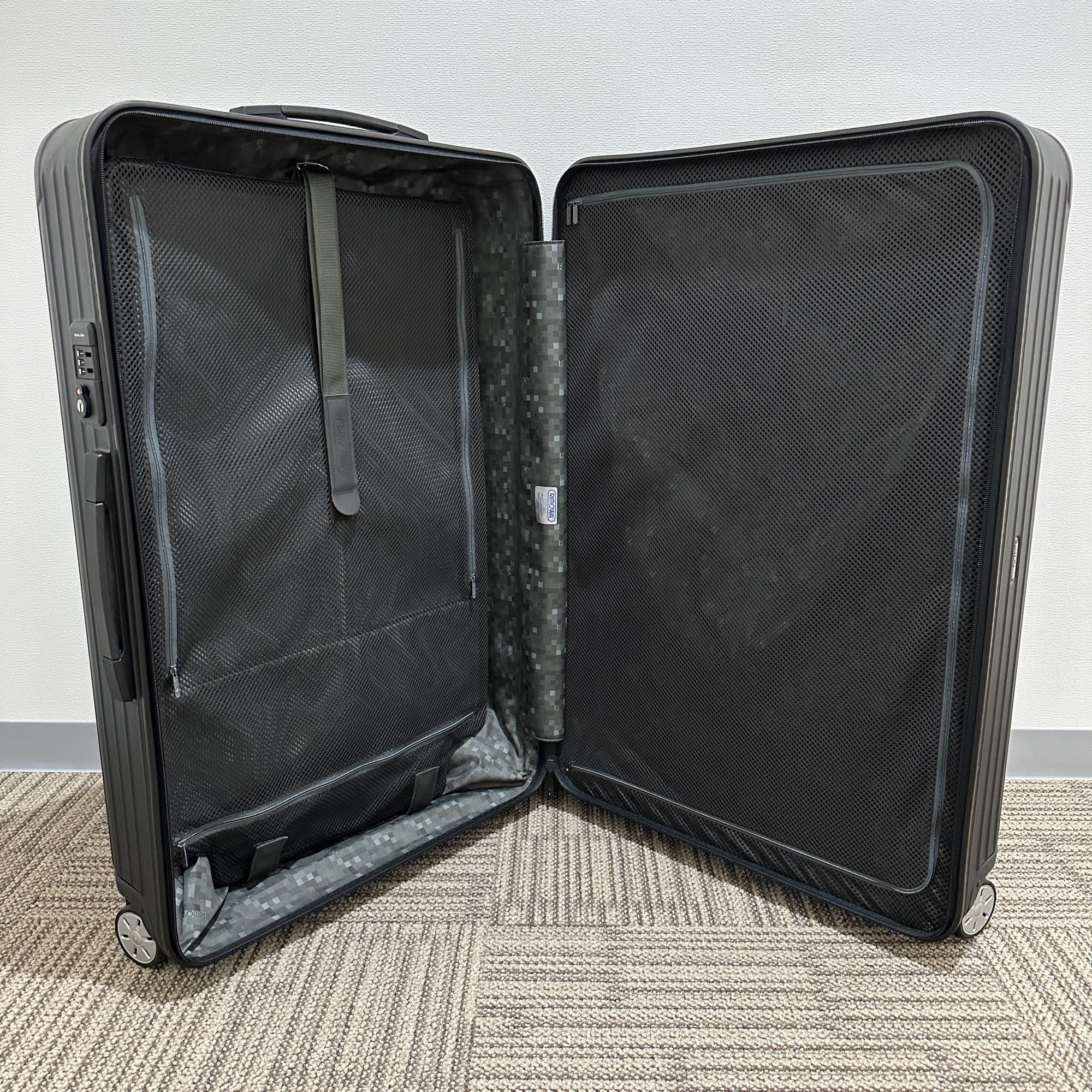 リモワ サルサ 810.77.32.4 中古商品 97リットル 4輪