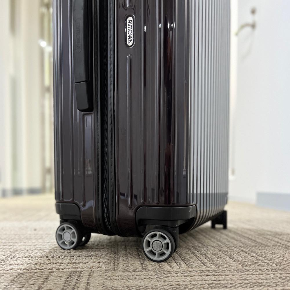 リモワ サルサエアー 820.90 63リットル 中古商品 4輪