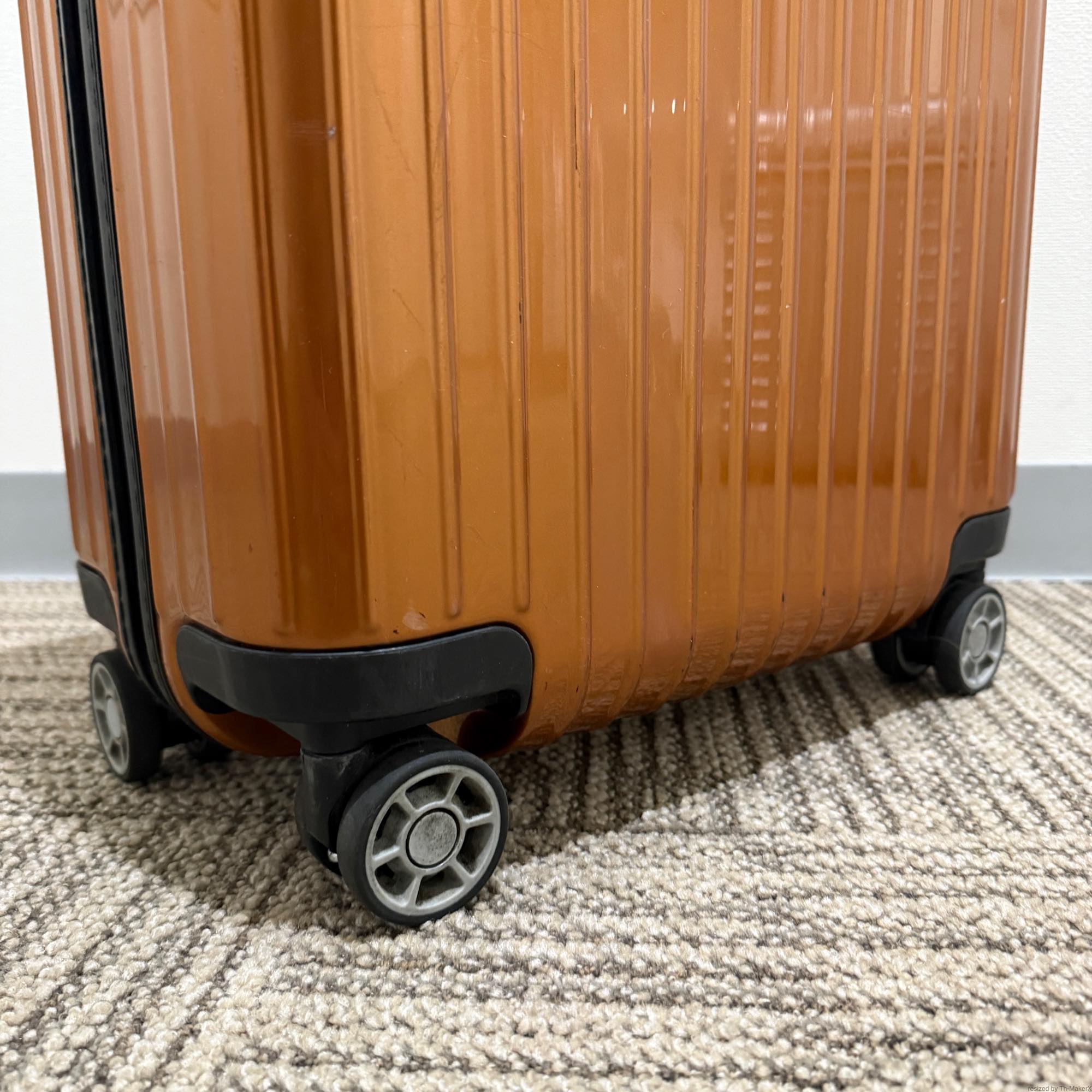 リモワ サルサエアー 823.52 中古商品 33リットル 4輪