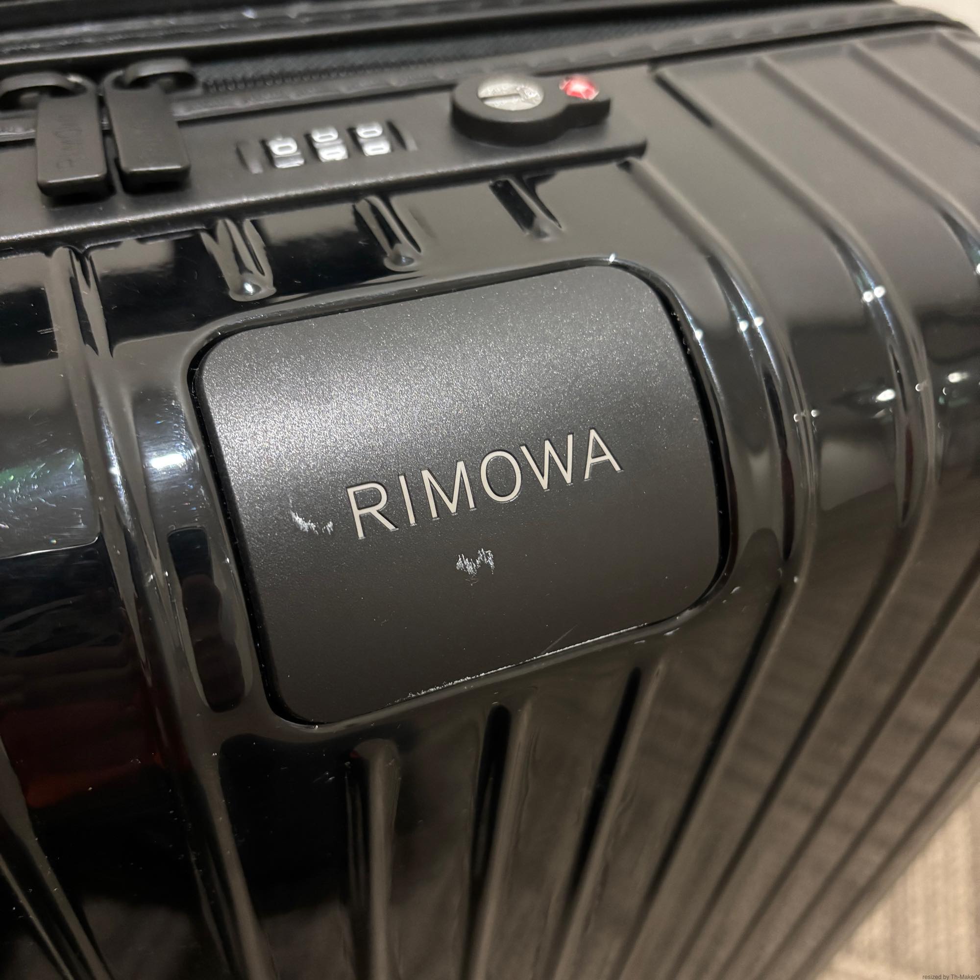 リモワ エッセンシャルライト 823.53.62.1 キャビン 37L 中古美品 ブラックグロス